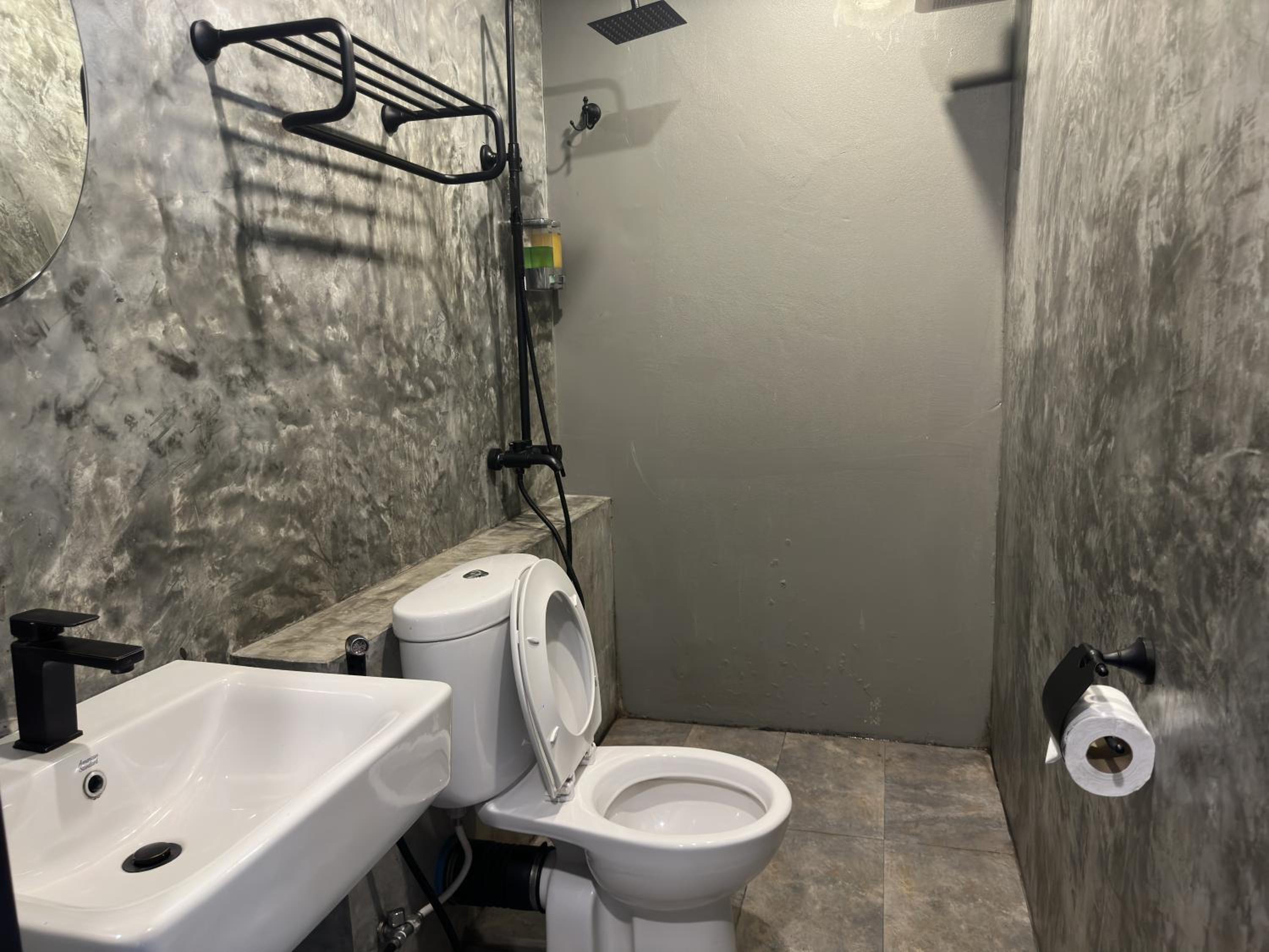 Standard Twin Room - Photo 2