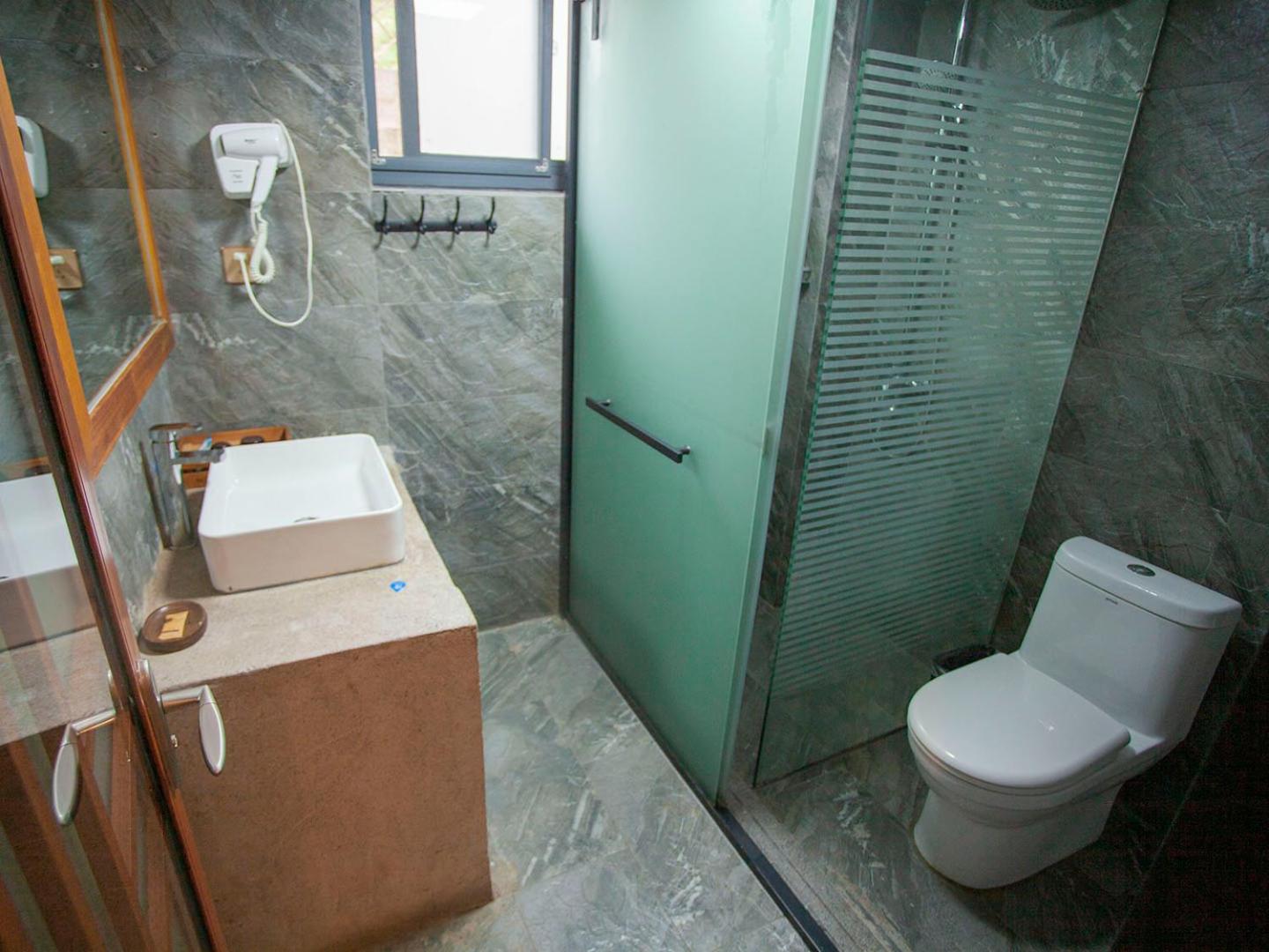 Twin Room With Private Bathroom photo 2