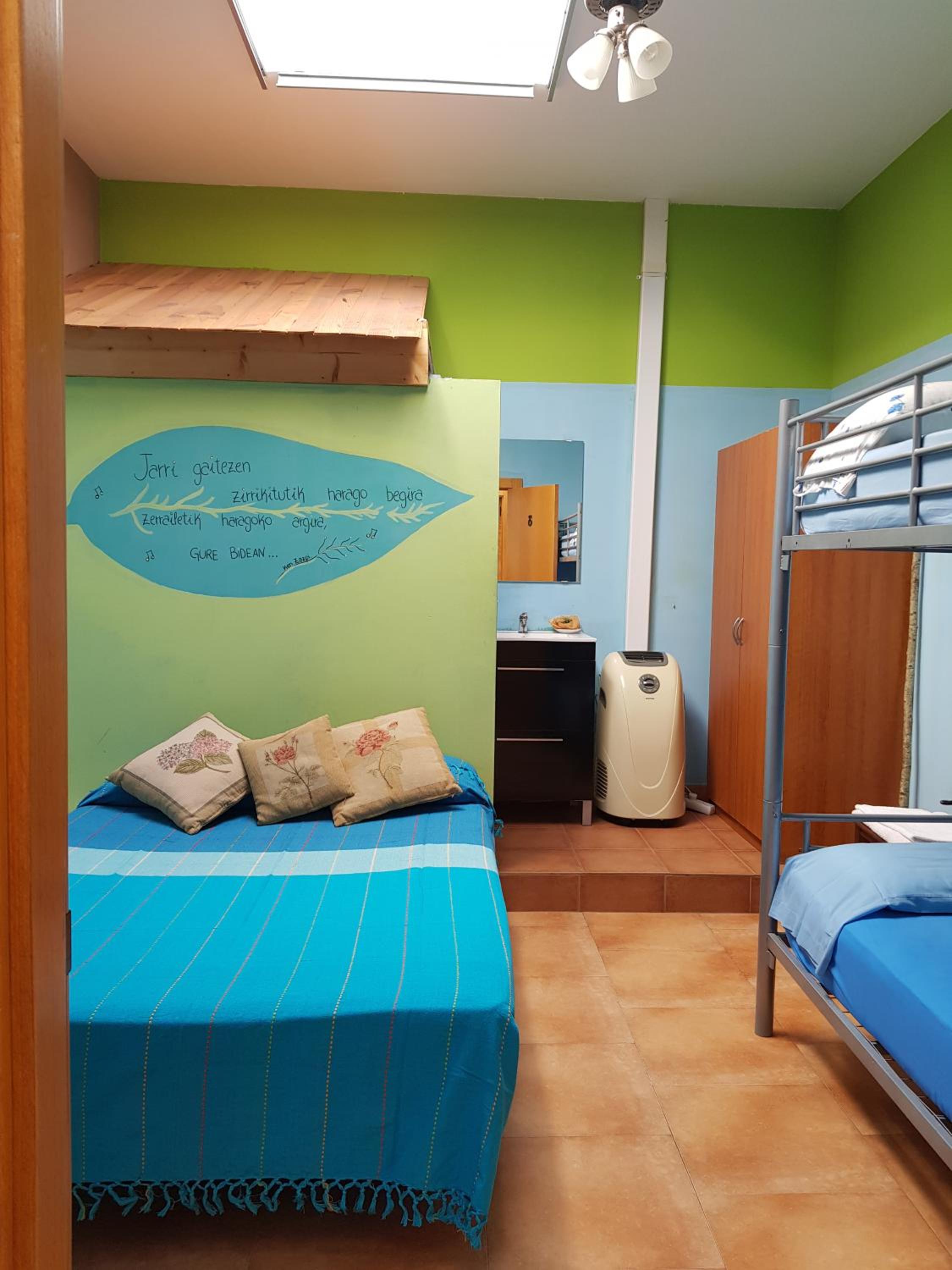 Habitación Cuádruple con Baño Privado