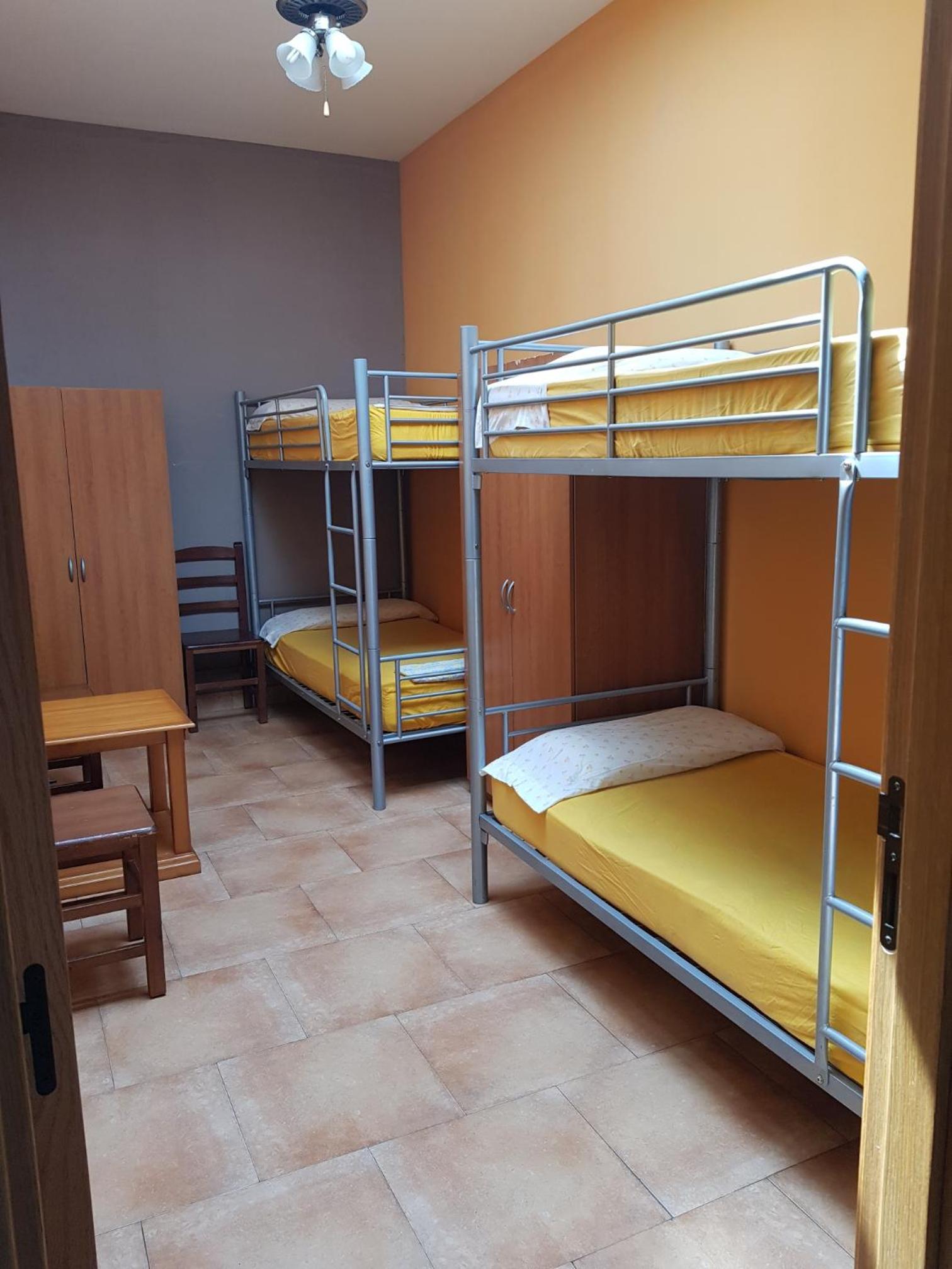 Bed in 12-Bed Dormitory Room photo 2
