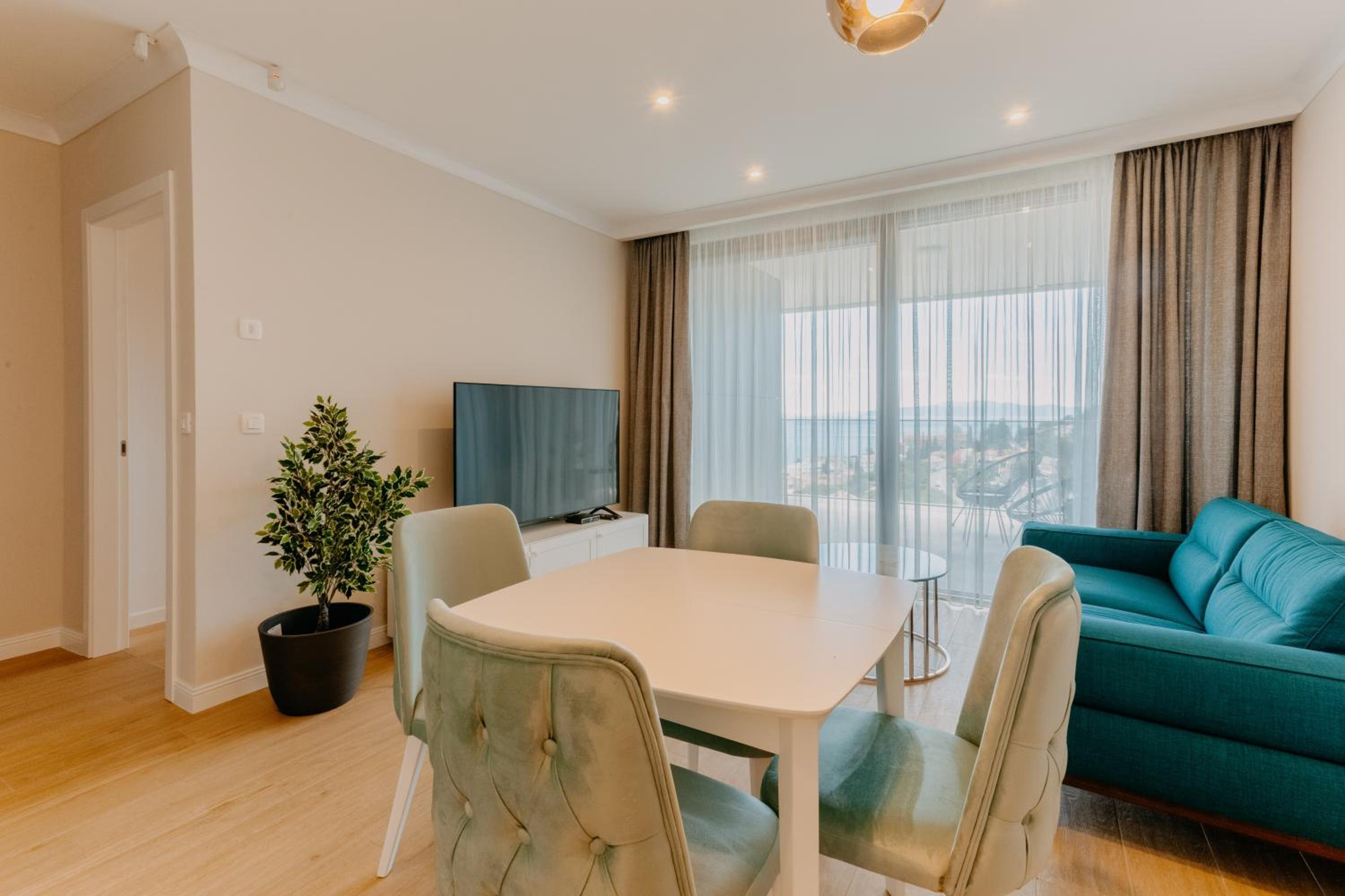 One-Bedroom Apartment 206 2nd floor