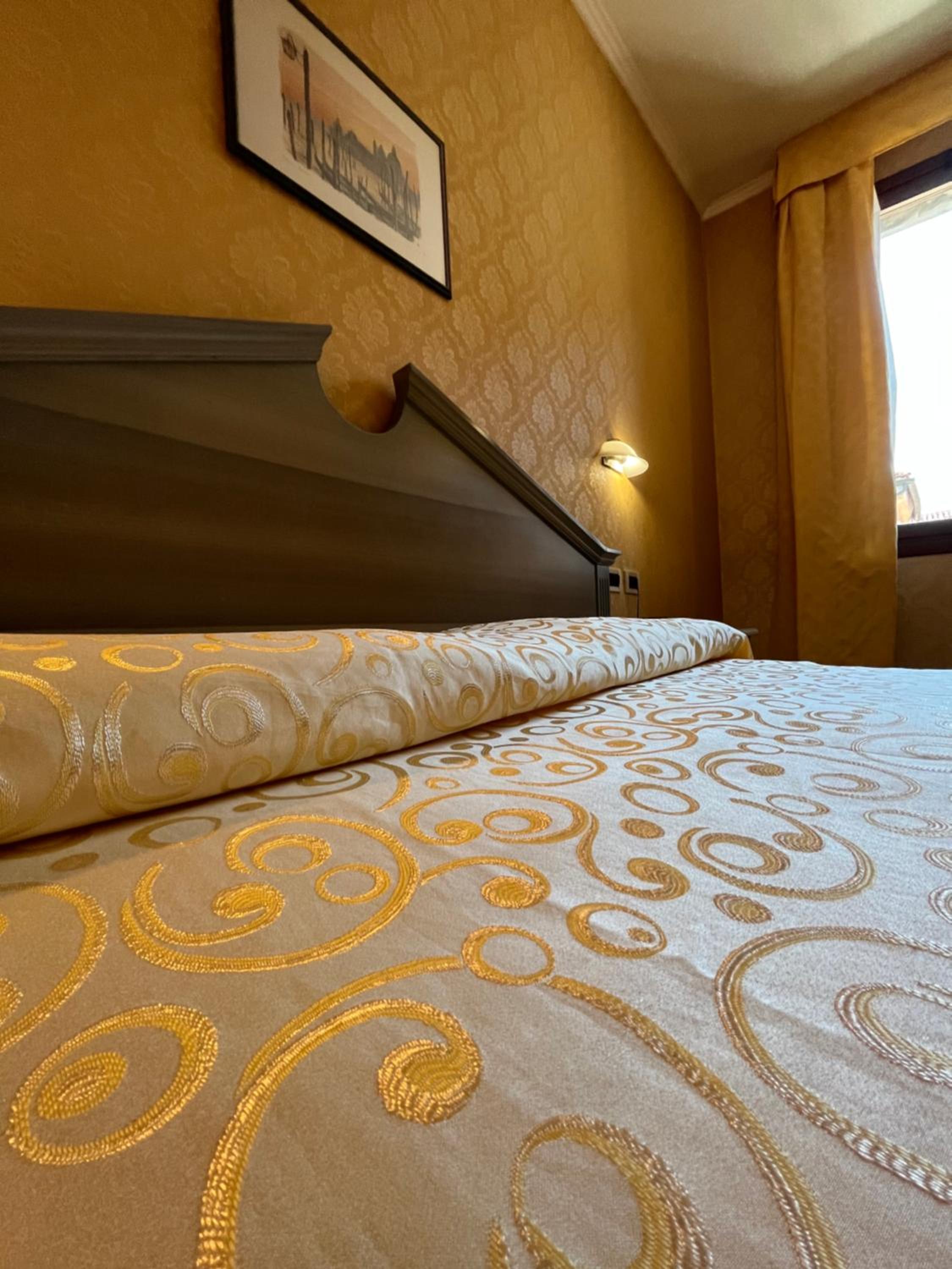 Quadruple Room with Canal View photo 3