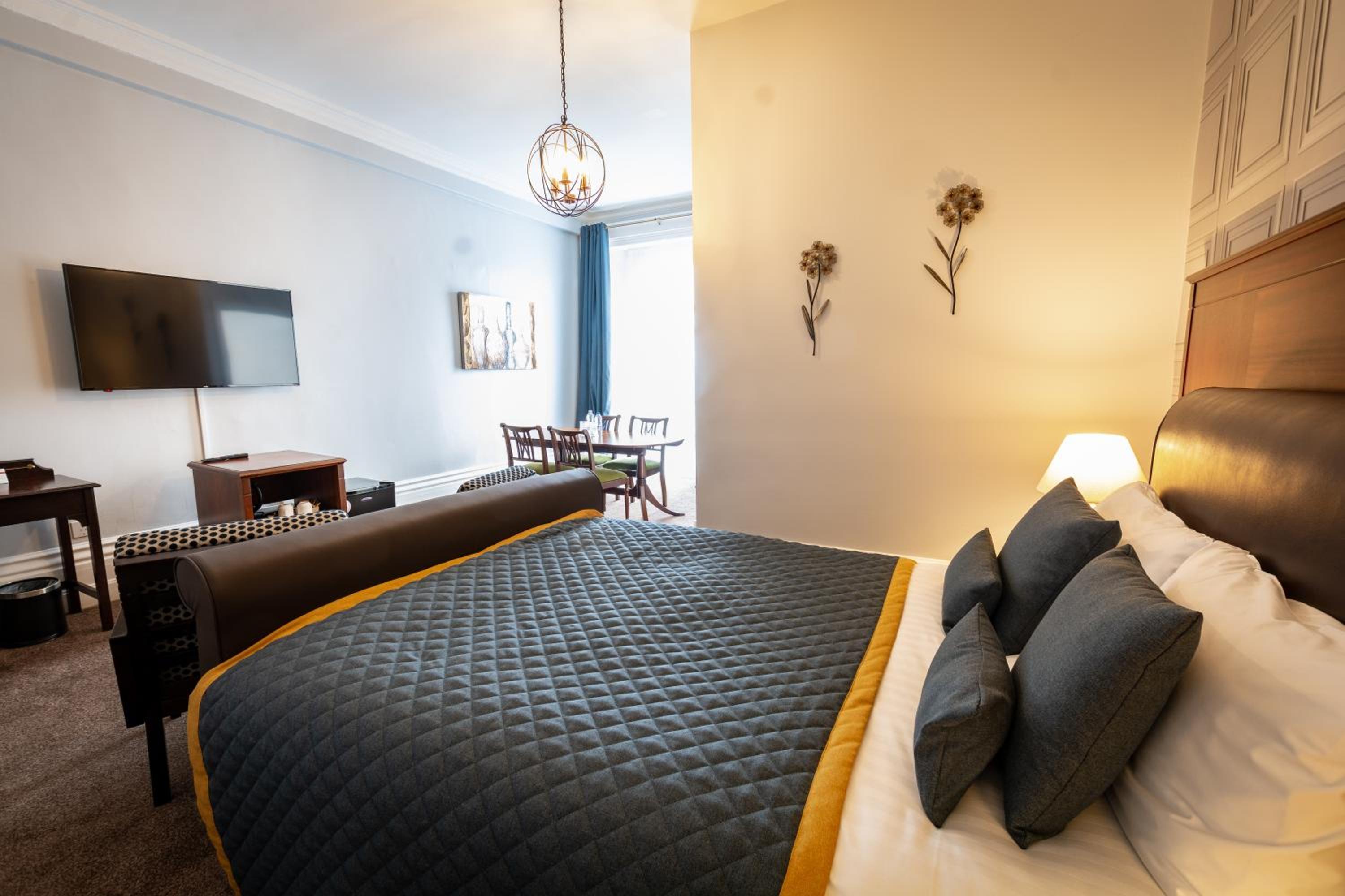 Suite - Photo 8