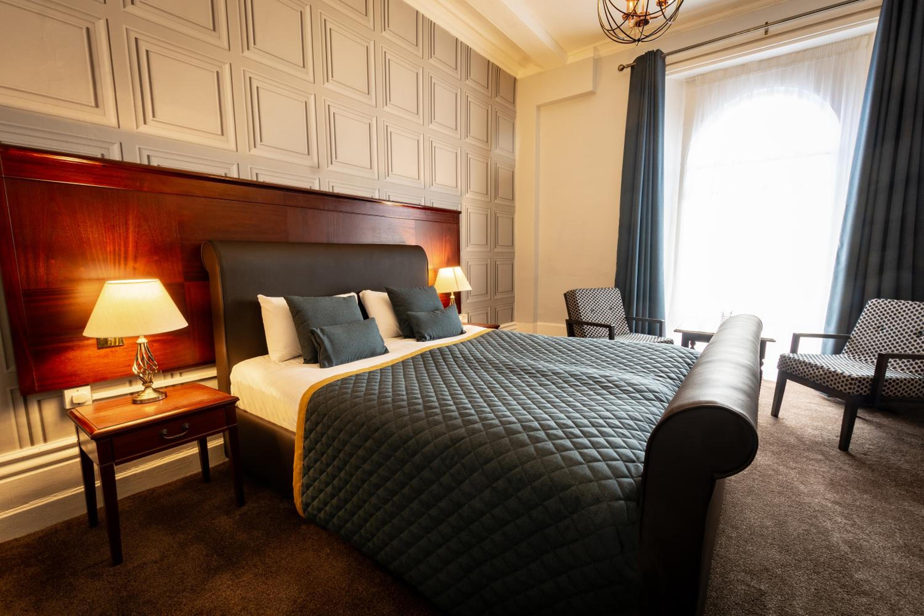 Suite - Photo 1