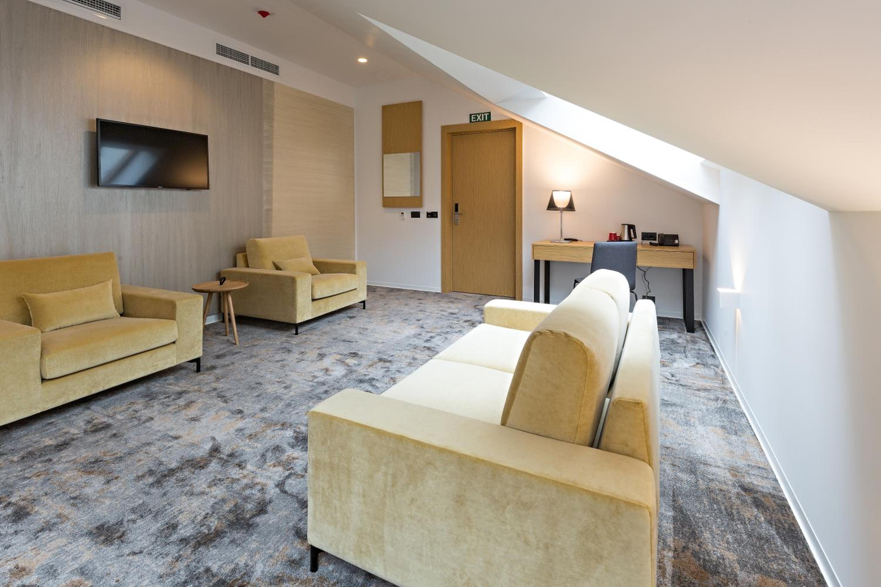  Suite - Photo 4