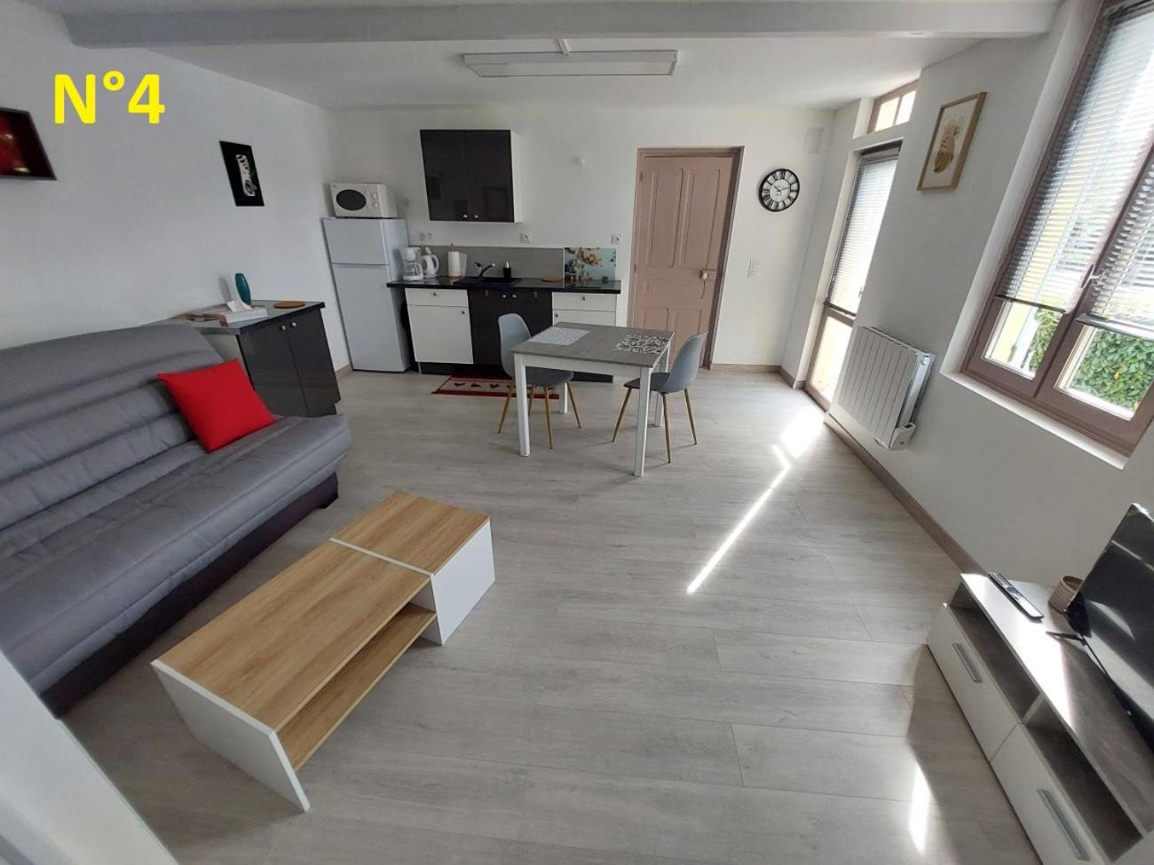 One-Bedroom Apartment photo 2