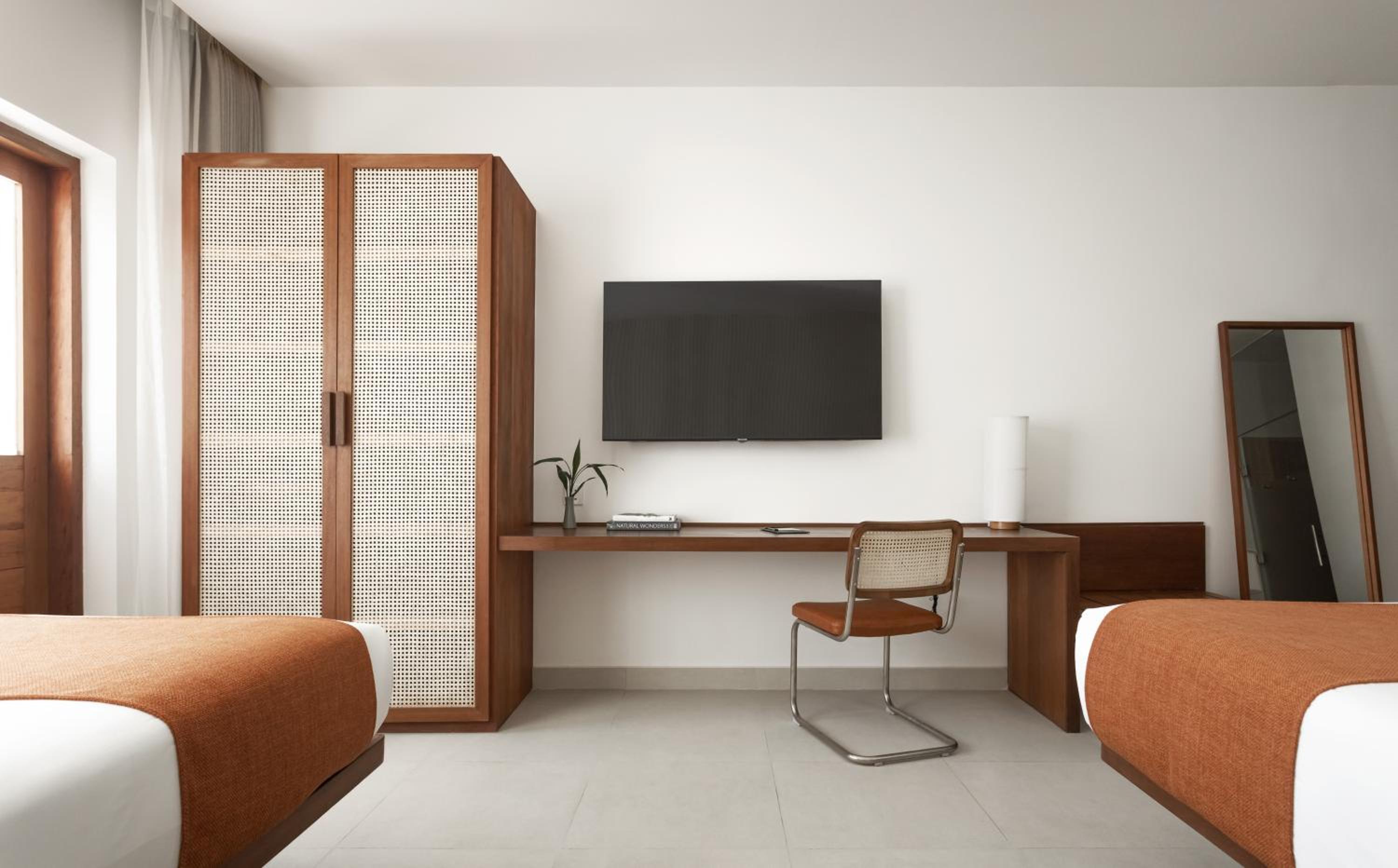 Deluxe Family Room photo 2