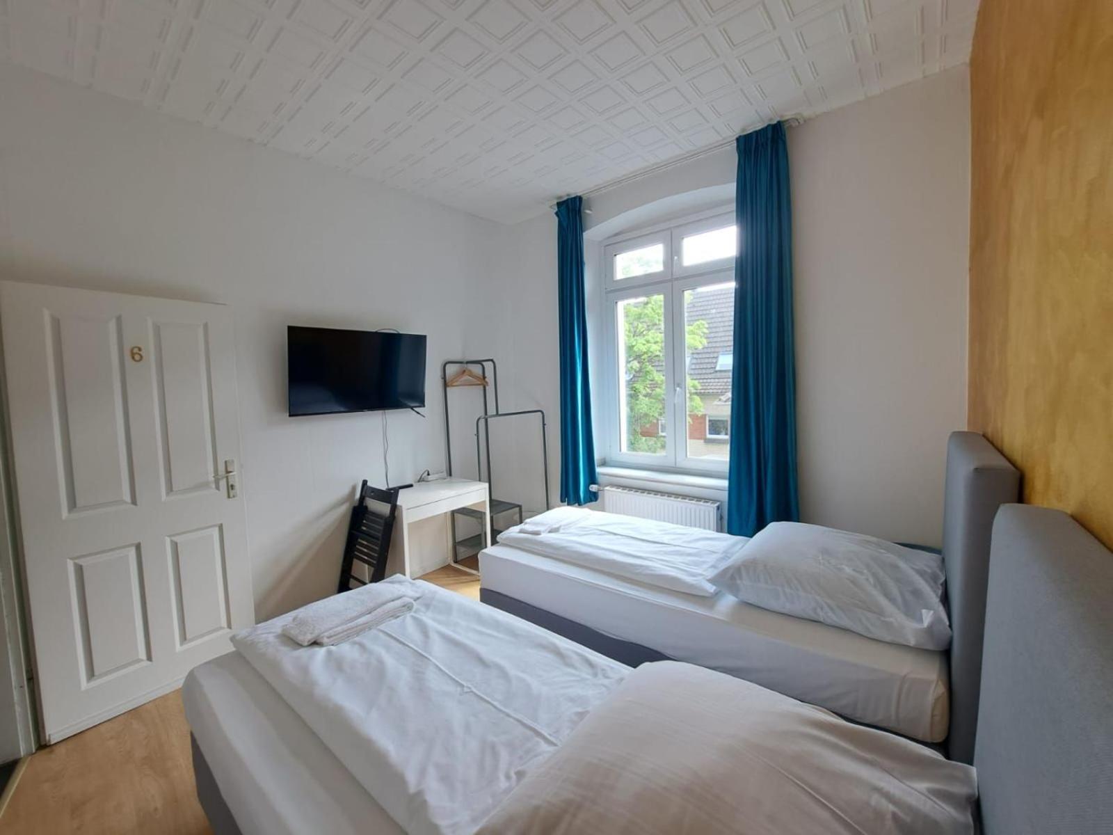 Twin Room - Photo 10