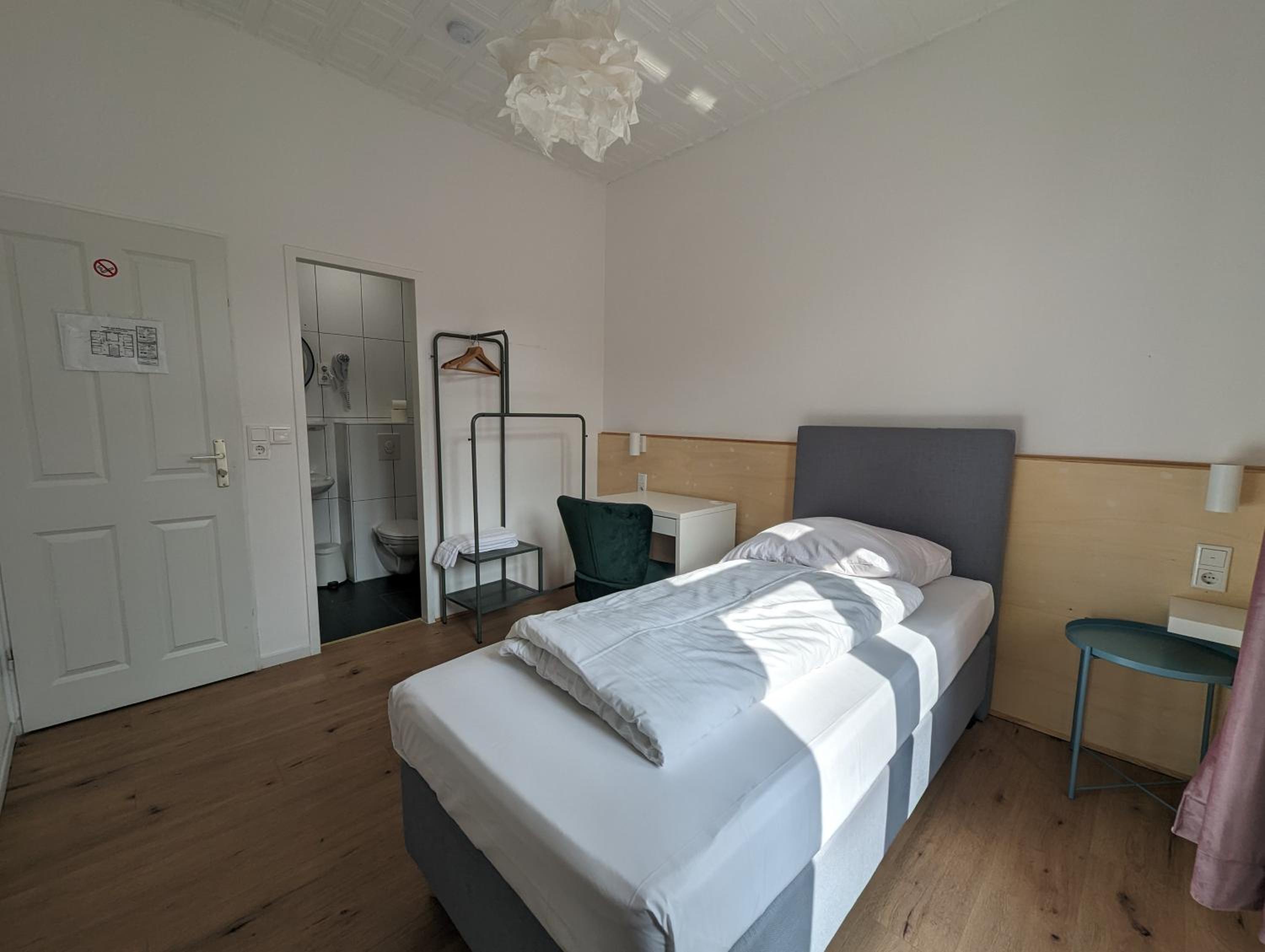 Single Room photo 2