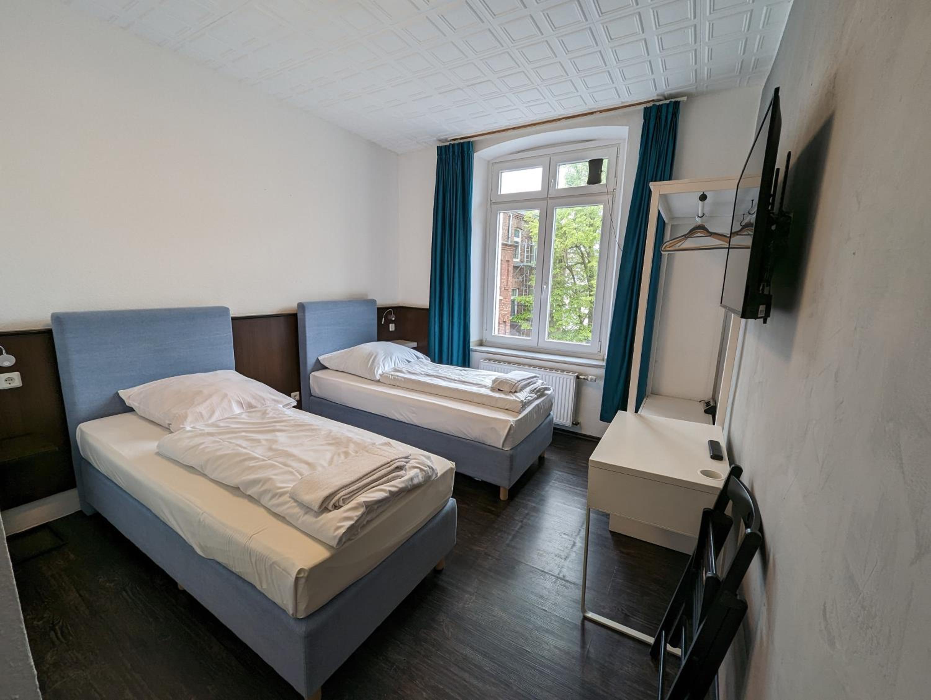 Twin Room - Photo 7