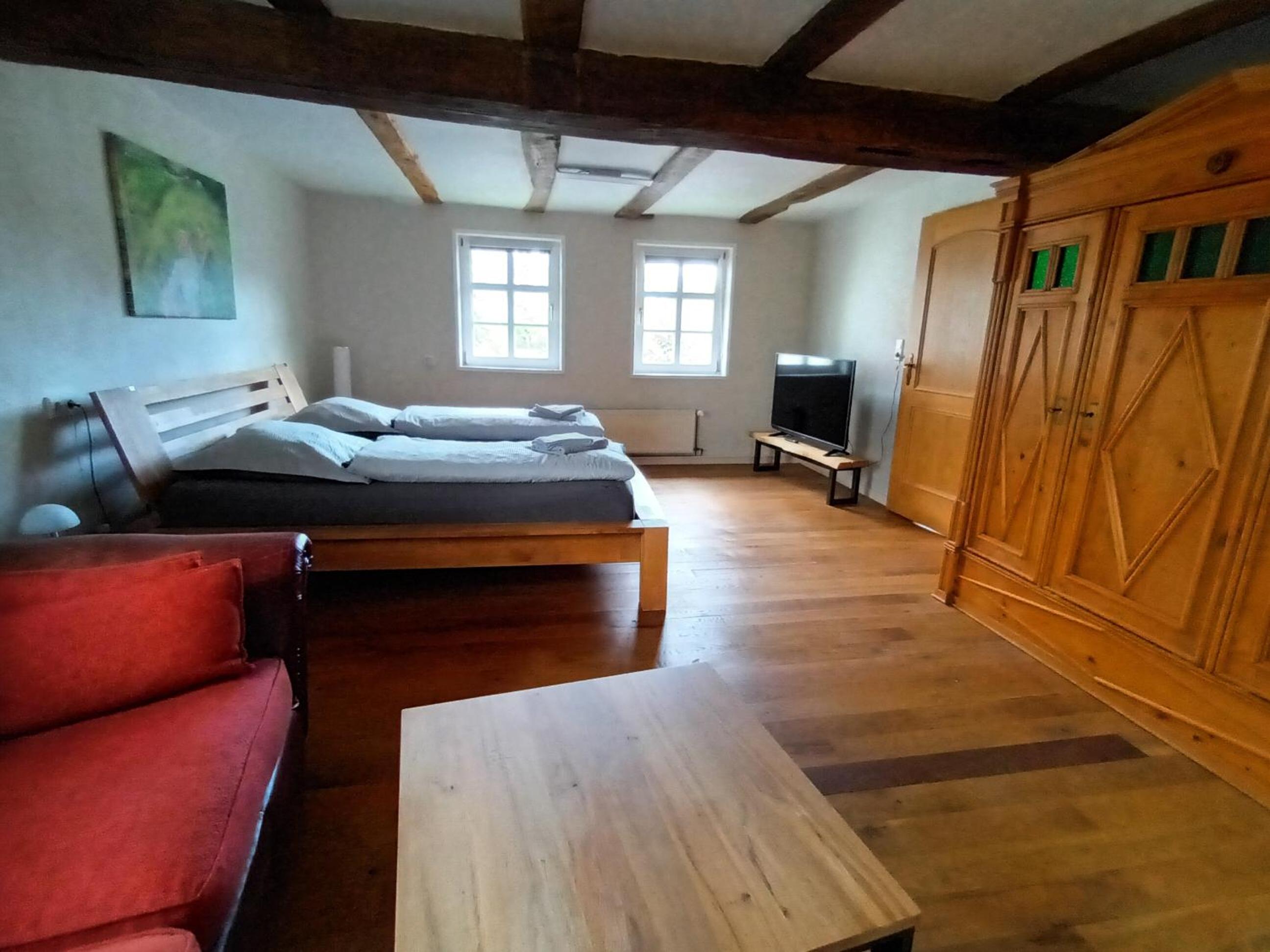 Five-Bedroom House photo 1