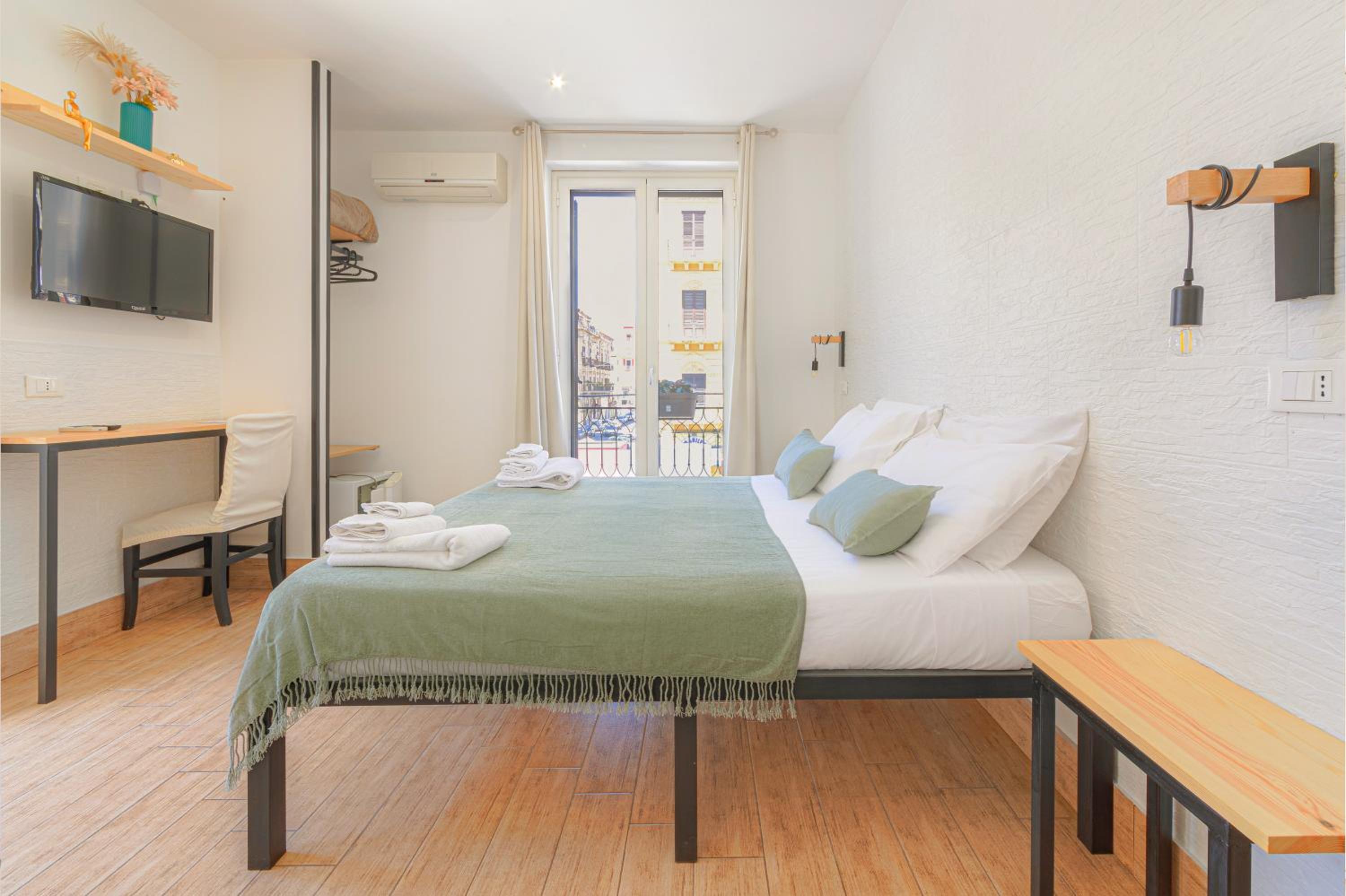 Suite - Photo 8