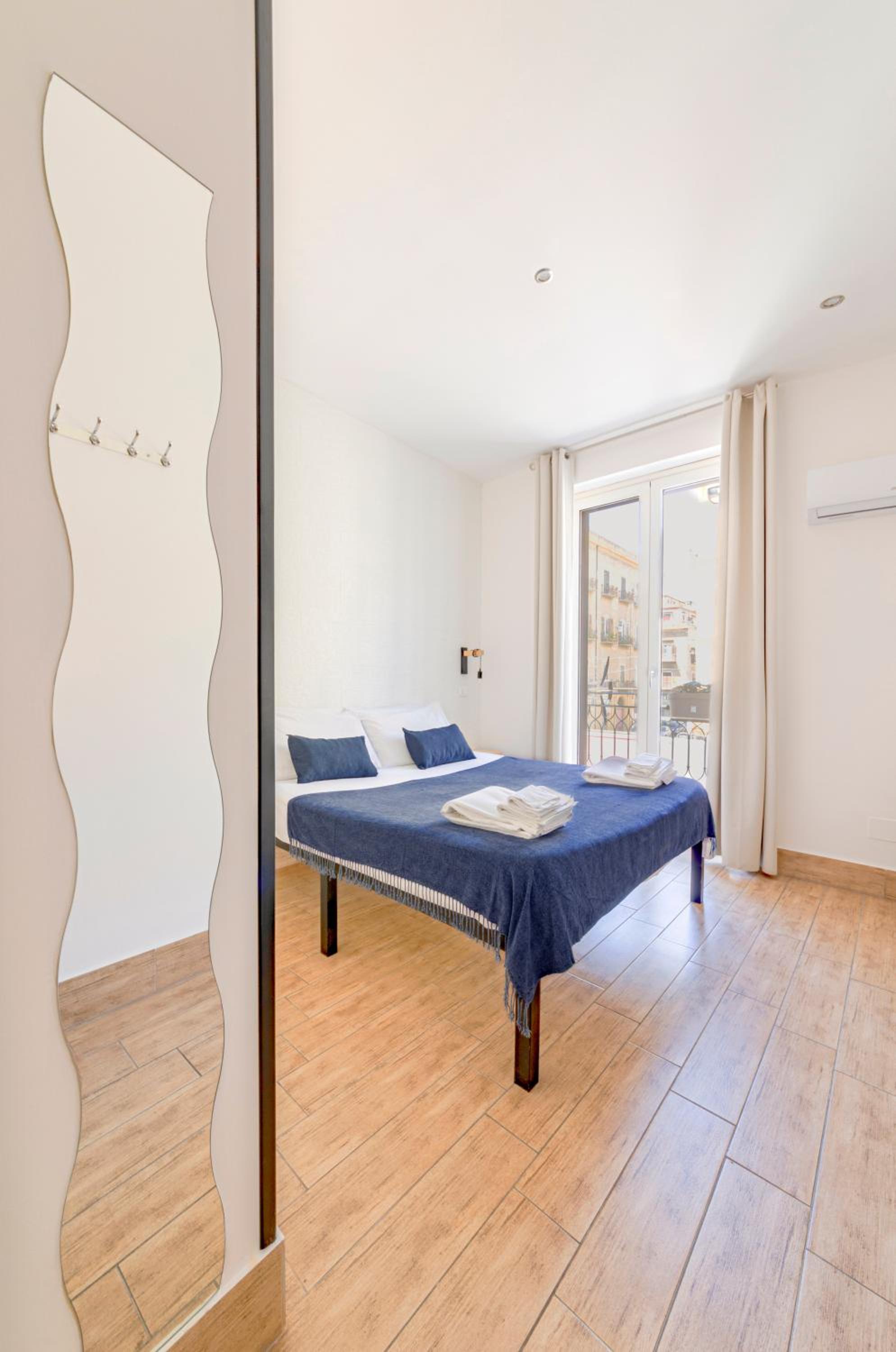 Double Room with Private Bathroom - Photo 4
