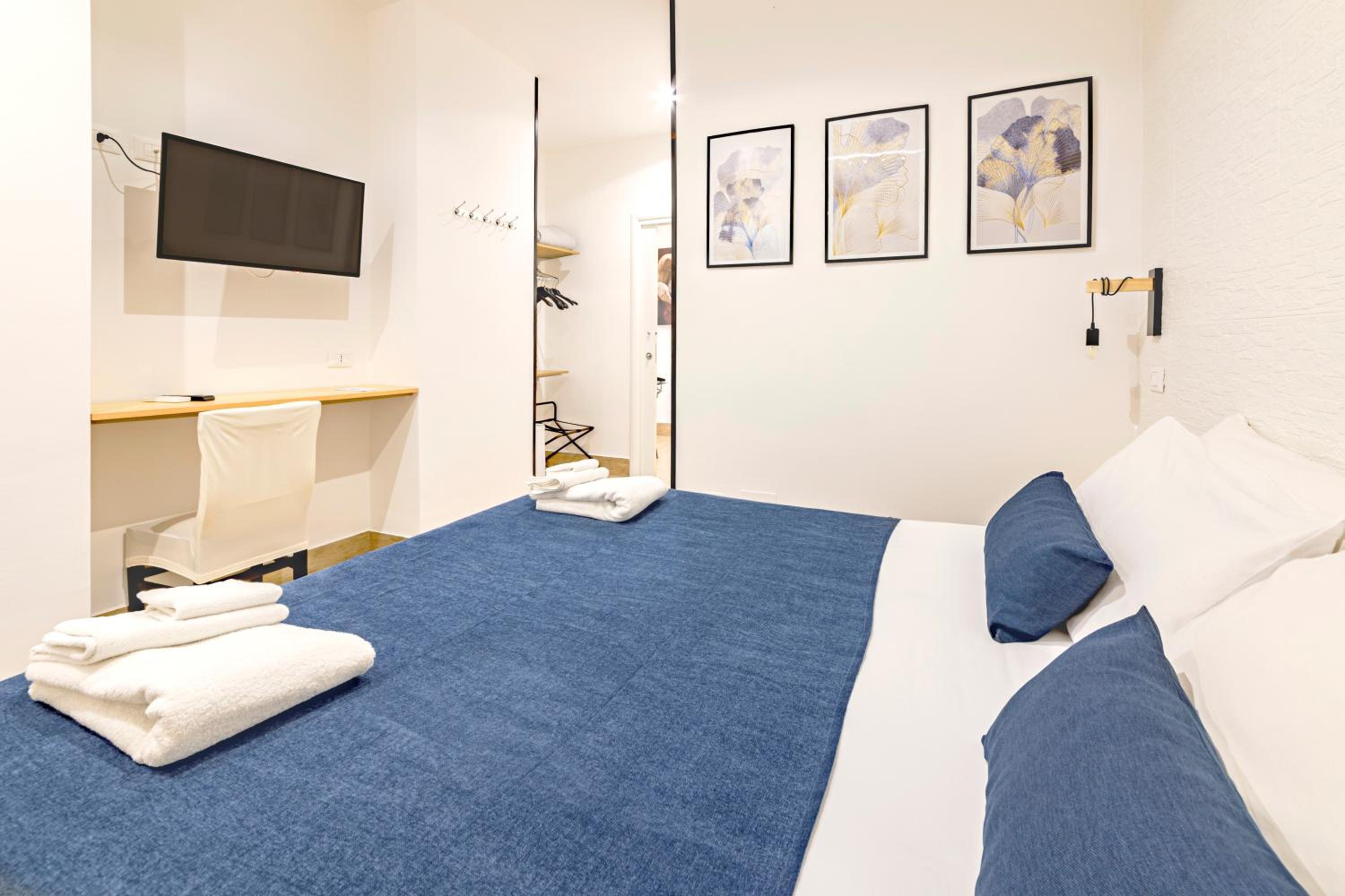 Double Room with Private Bathroom - Photo 3