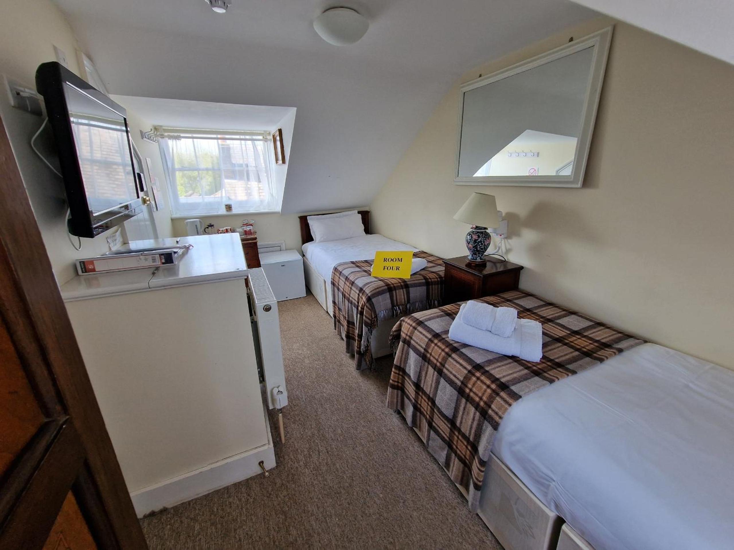 Budget Twin Room photo 2