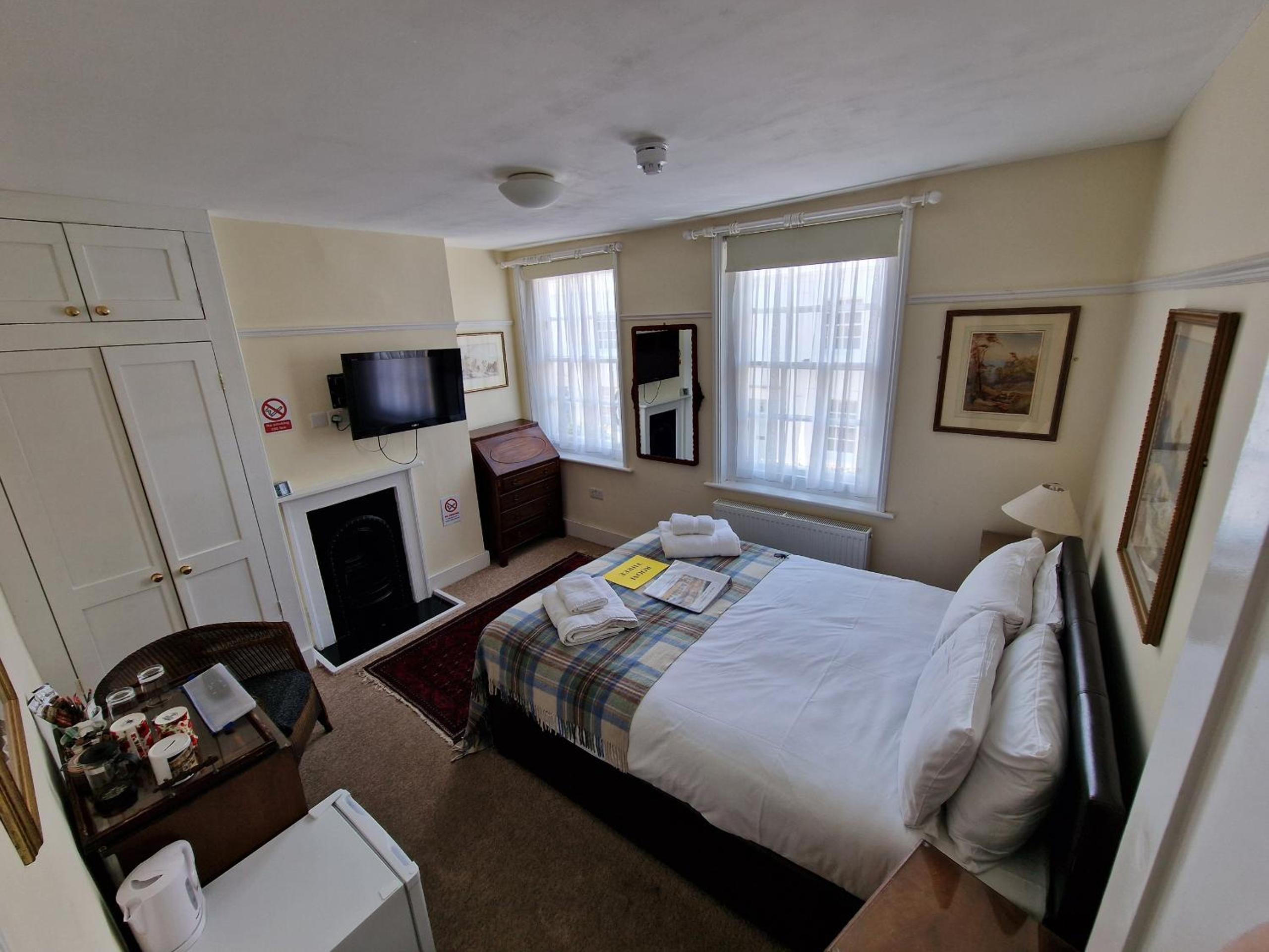 Double Room with Private Bathroom photo 2