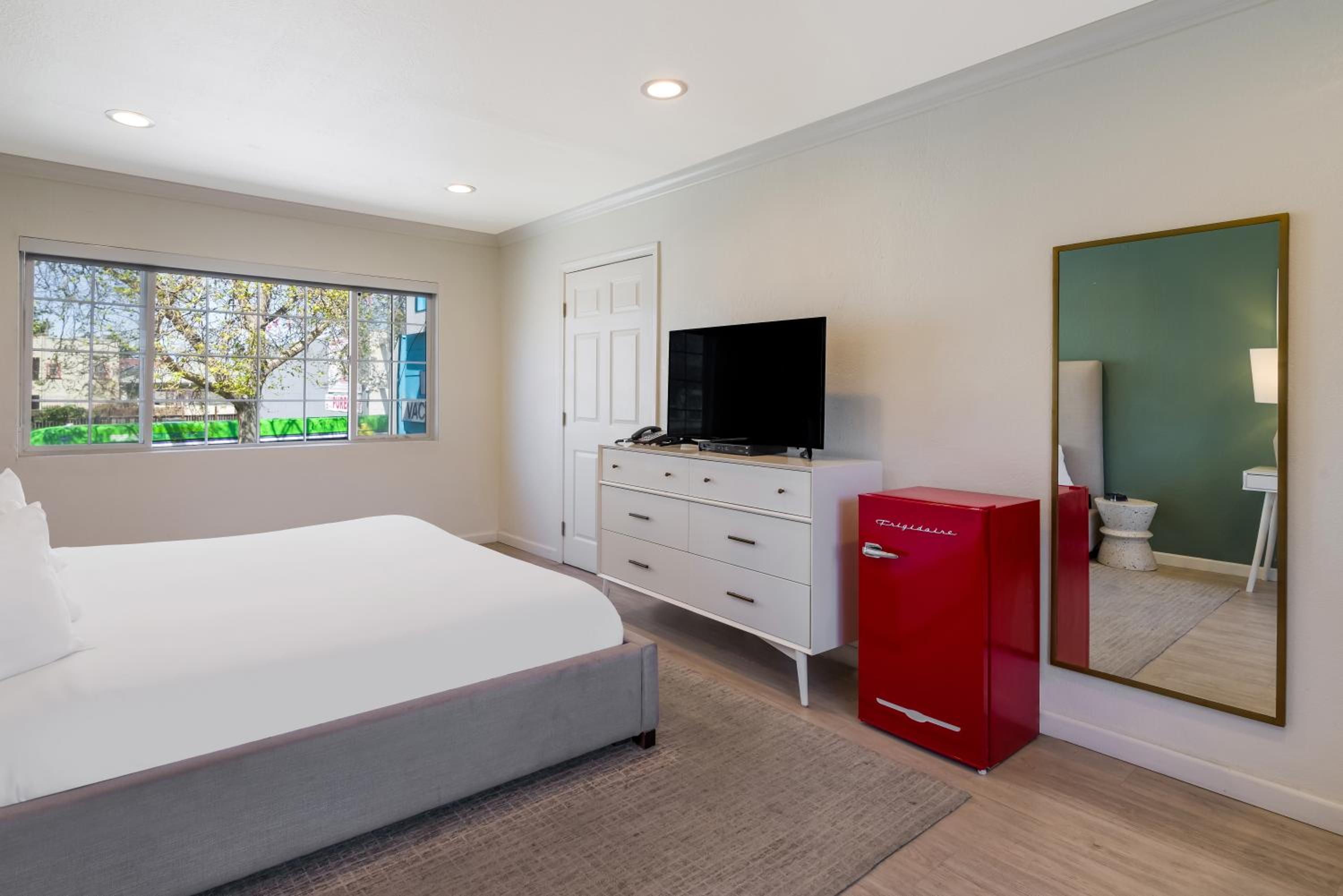 Standard King Room photo 2