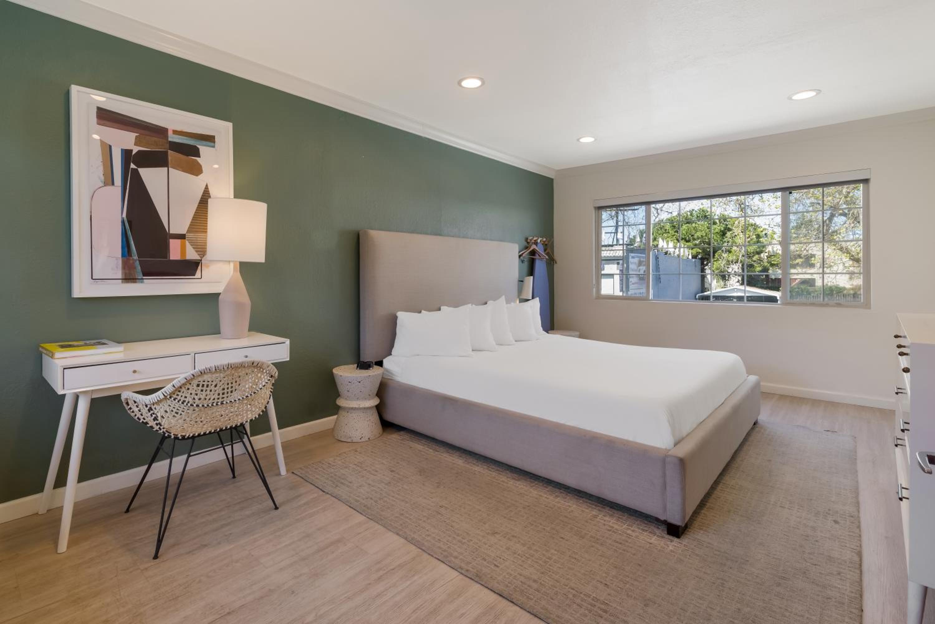 Standard King Room photo 1
