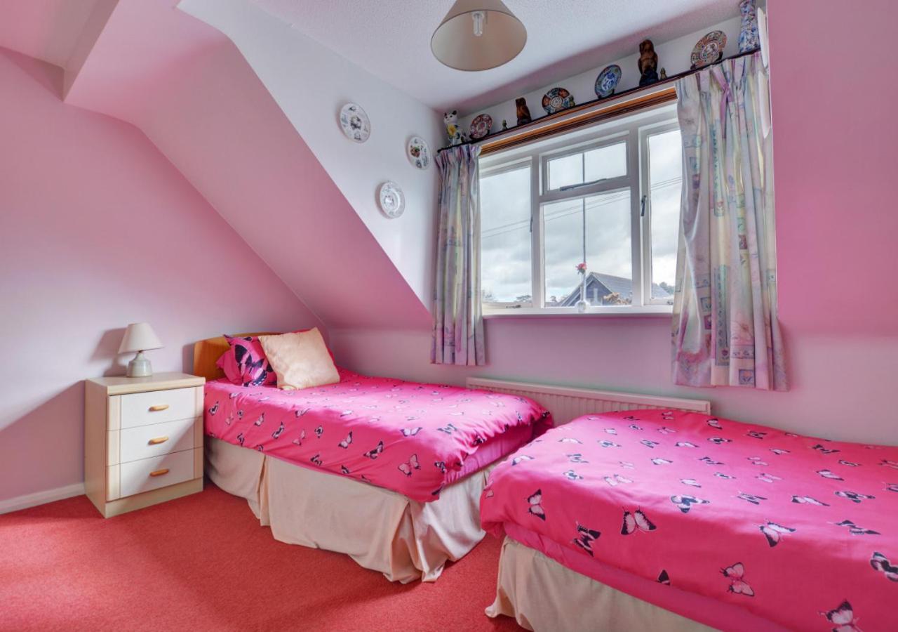 Two-Bedroom House photo 3