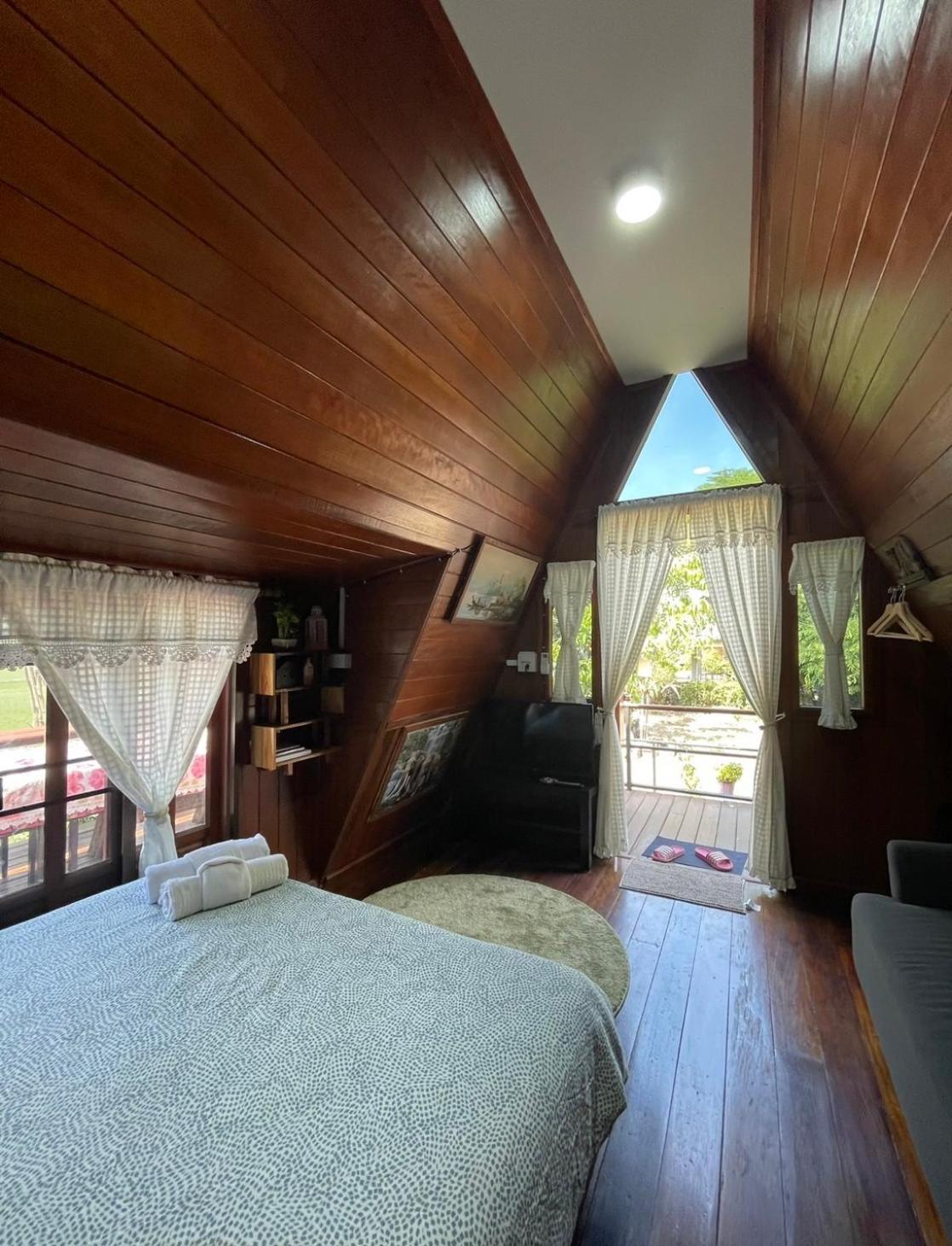 Deluxe Queen Room - Photo 1