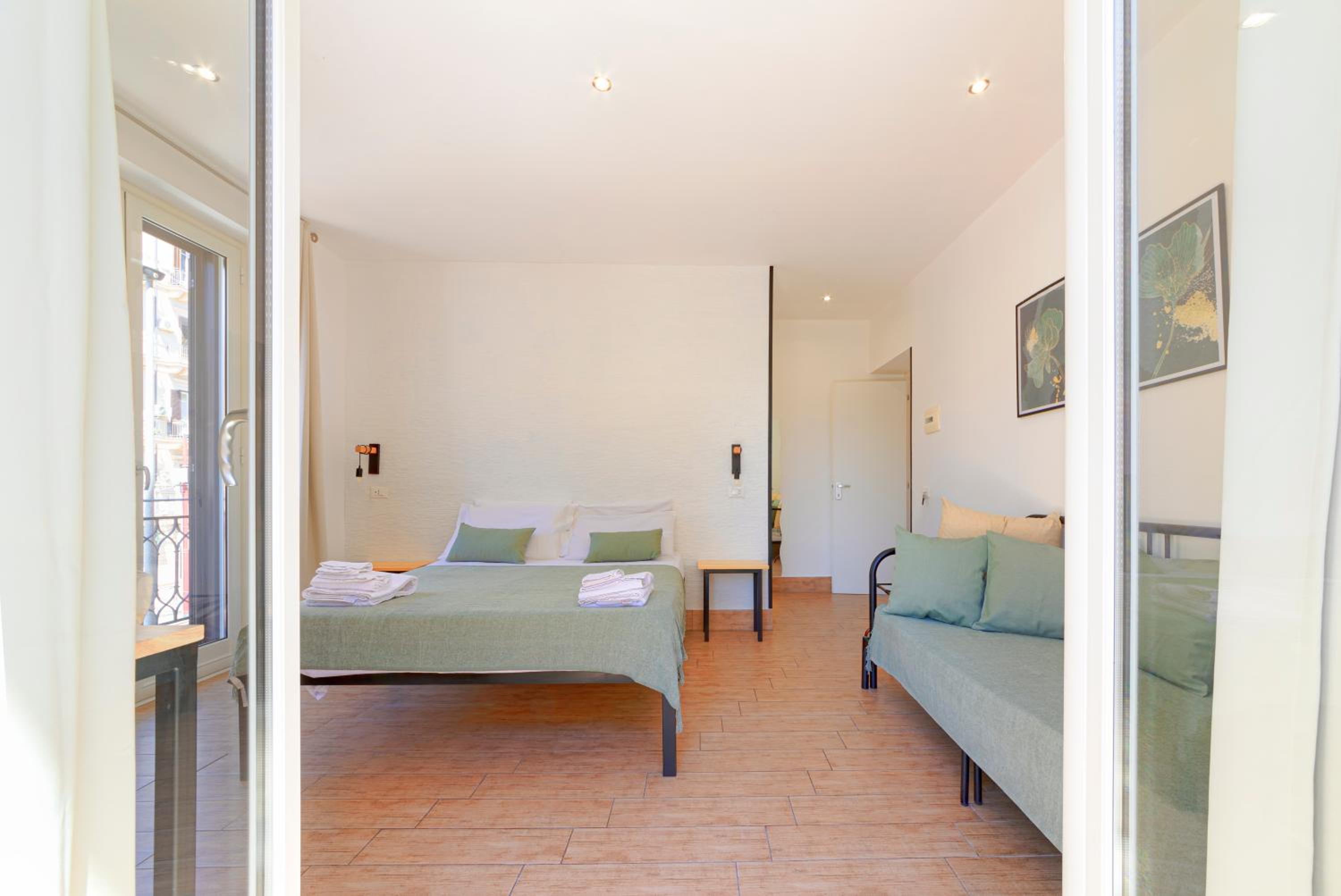 Suite - Photo 7
