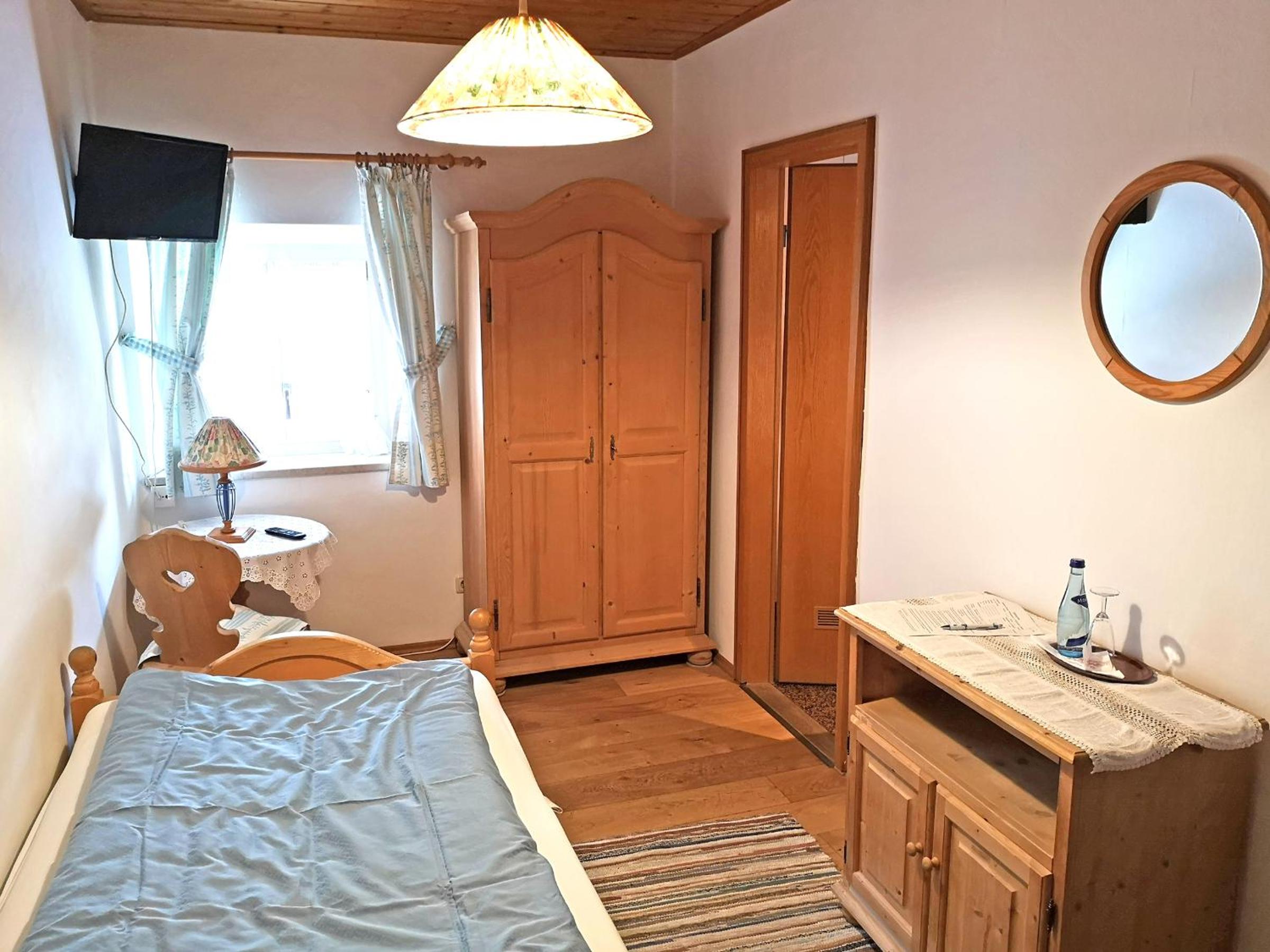 Single Room with Private Bathroom photo 1