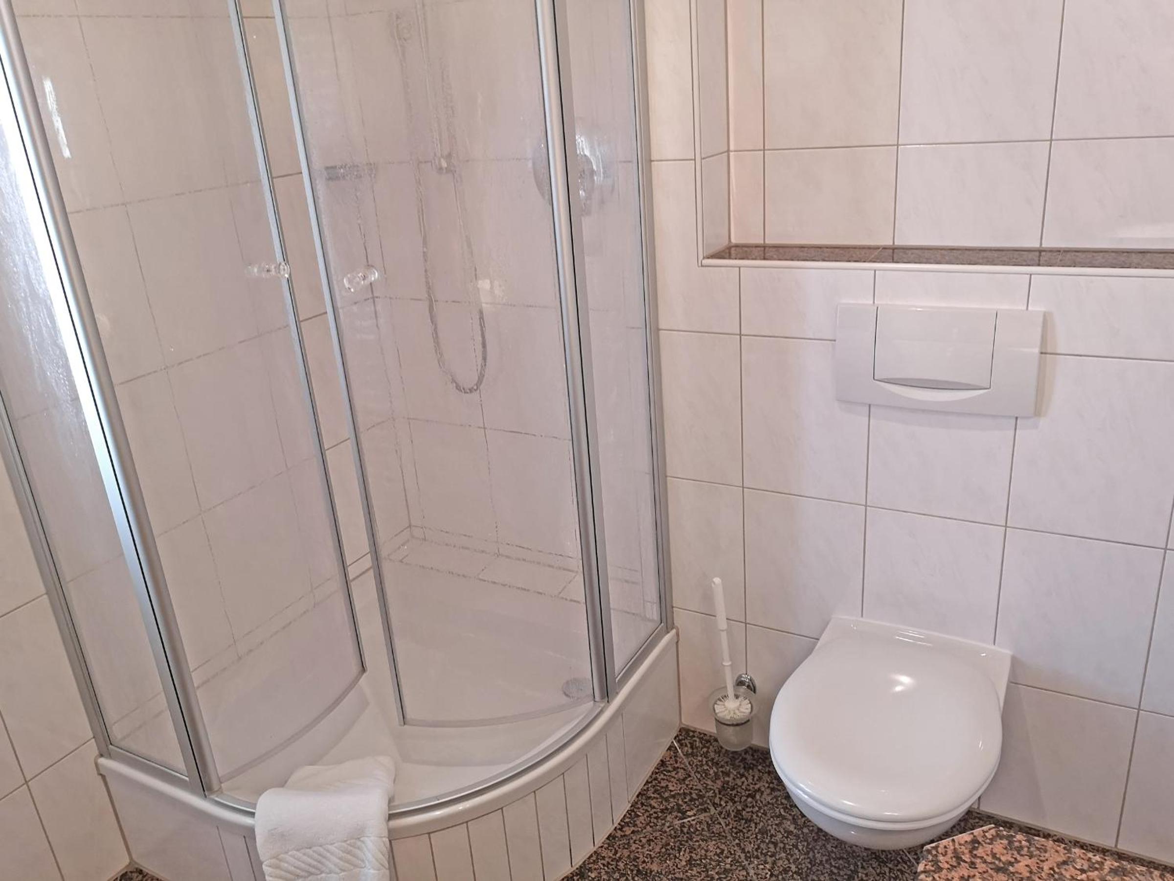 Single Room with Private Bathroom photo 3
