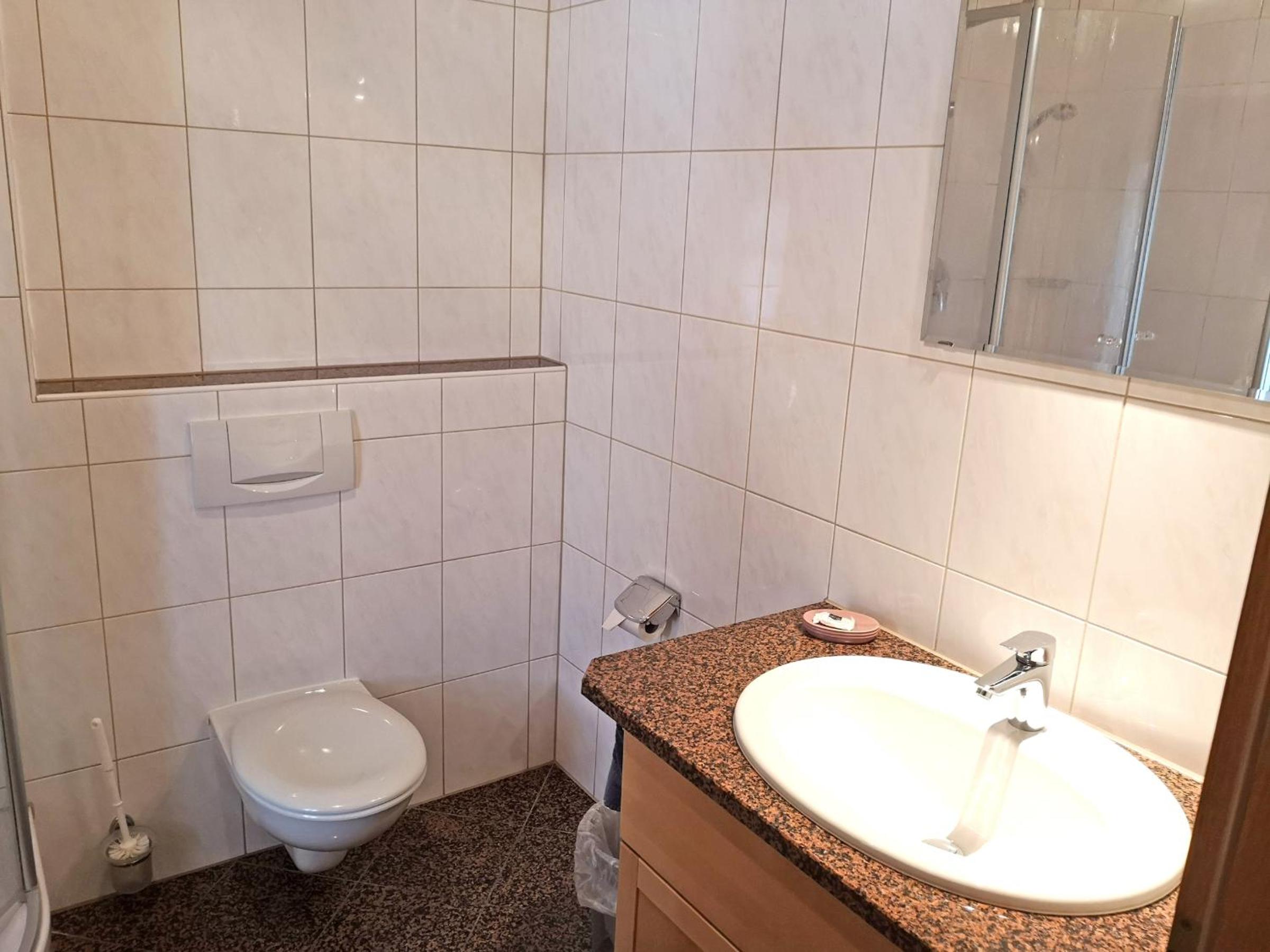 Single Room with Private Bathroom photo 2