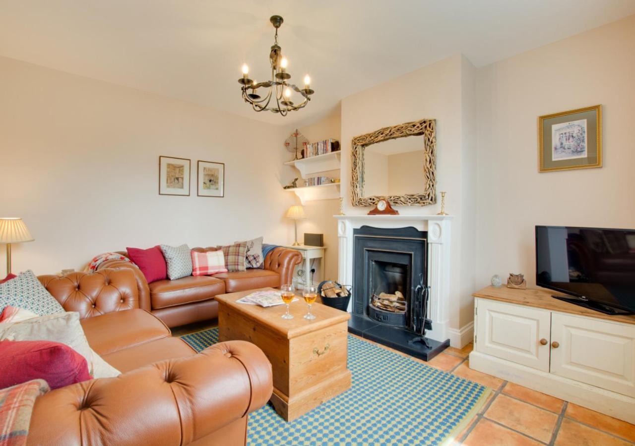 Three-Bedroom House photo 2