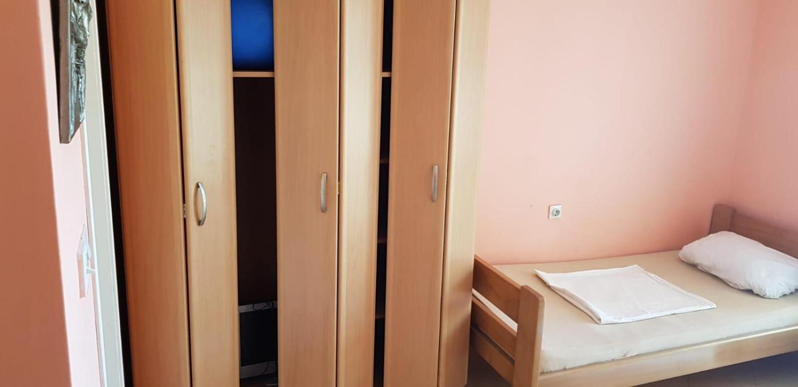 Twin Room with Private Bathroom photo 3