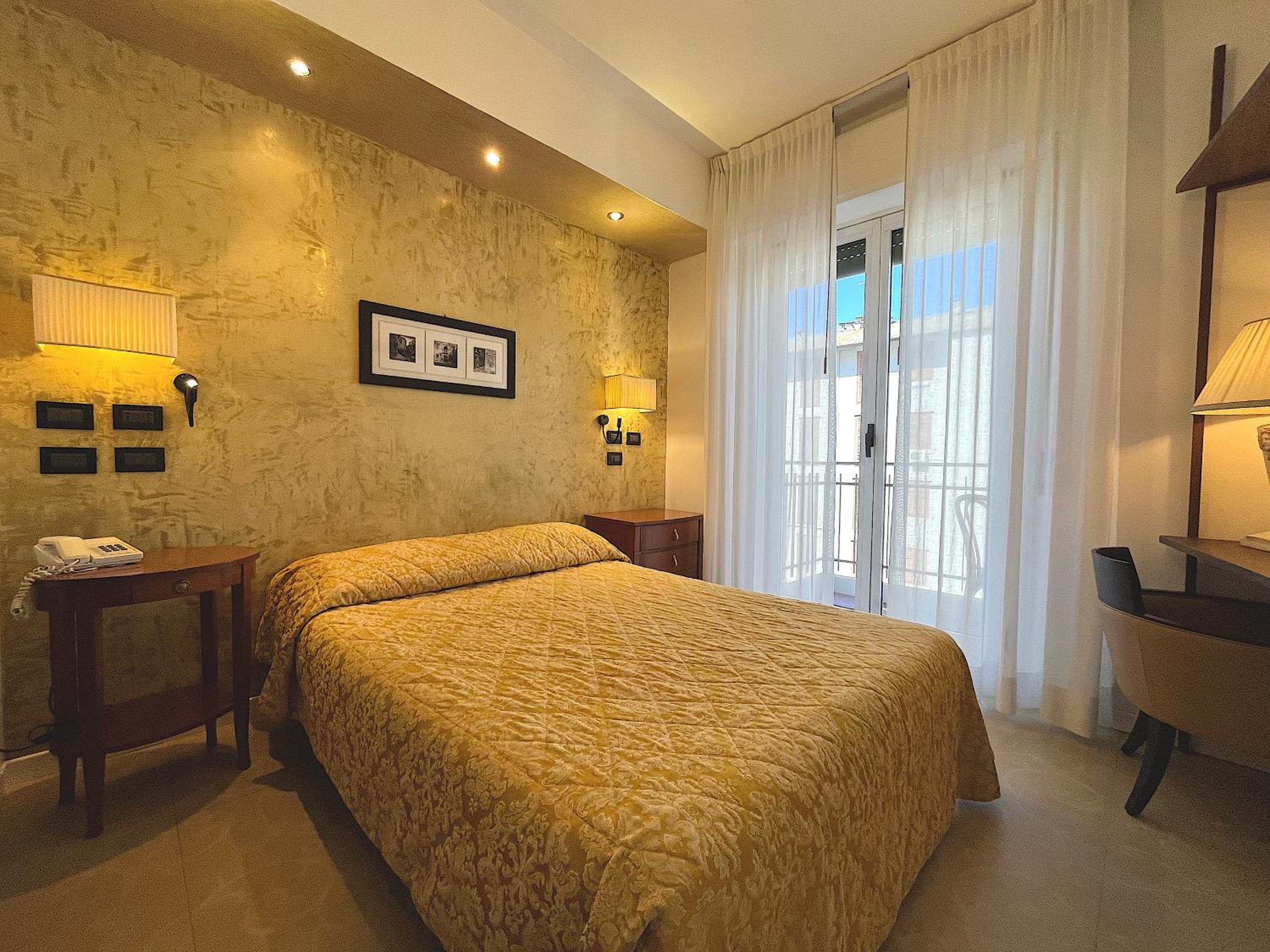 Small Double Room - Photo 4