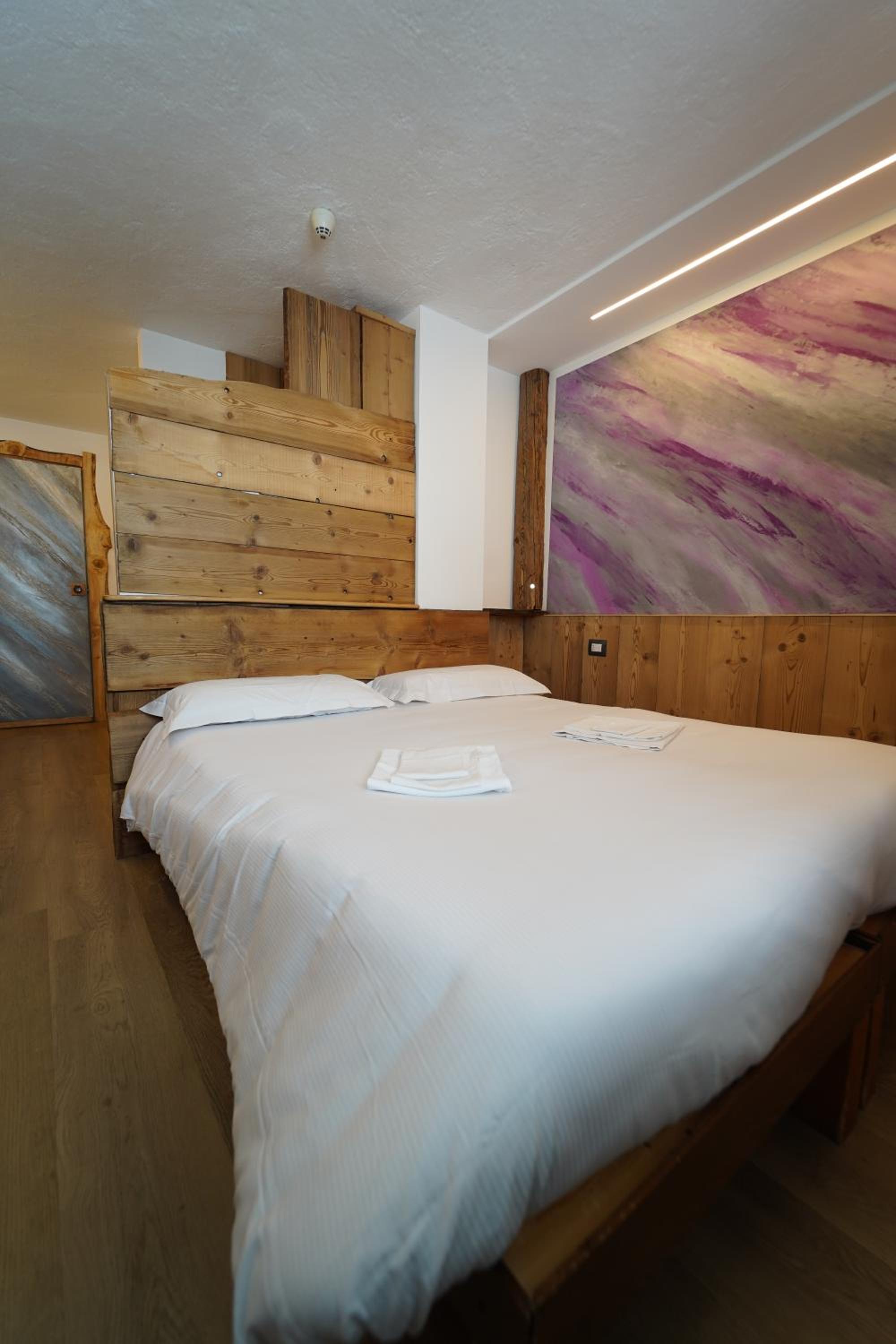 Double or Twin Room with Mountain View - Photo 2