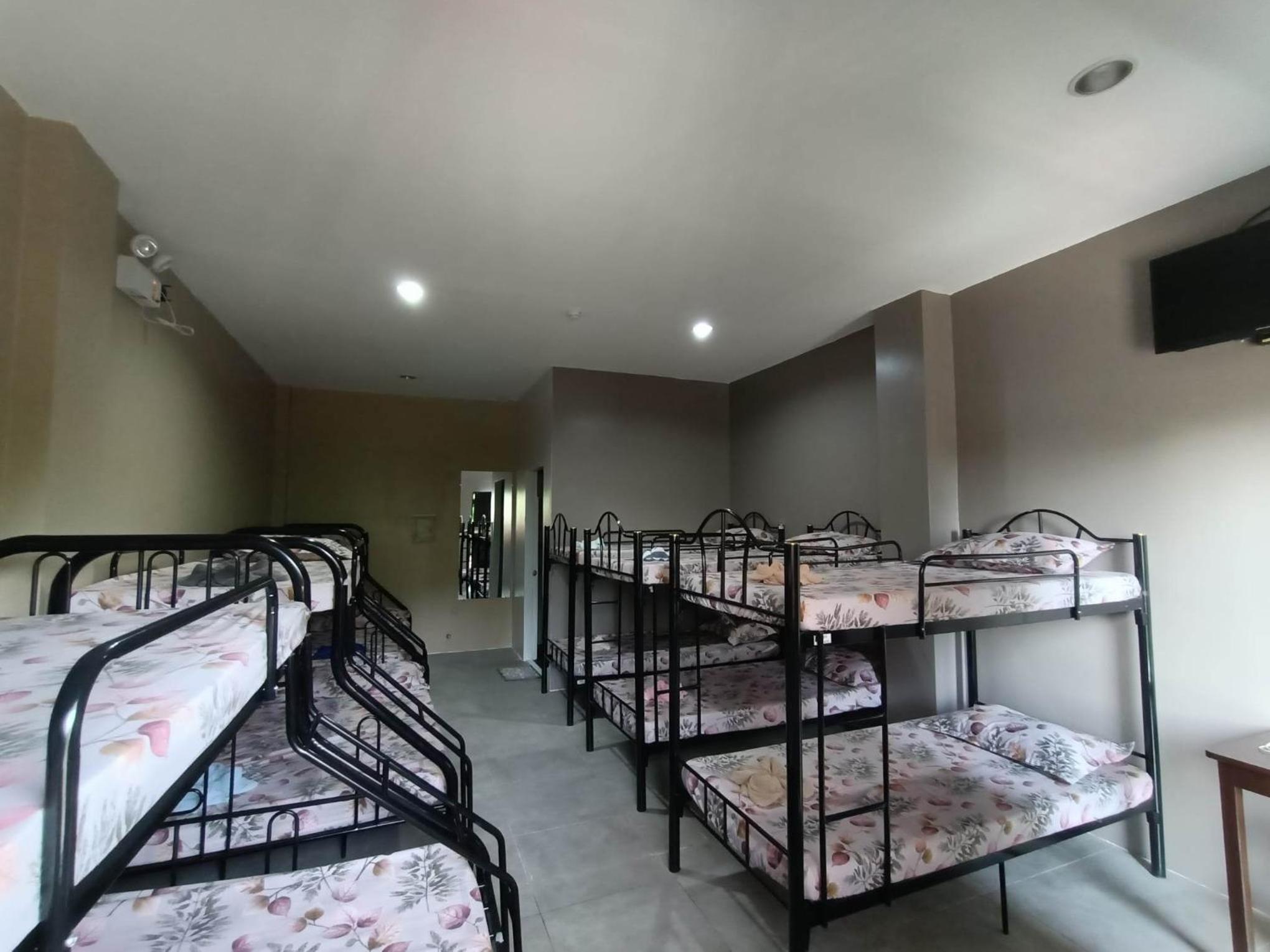 Classic Quadruple Room - Photo 1