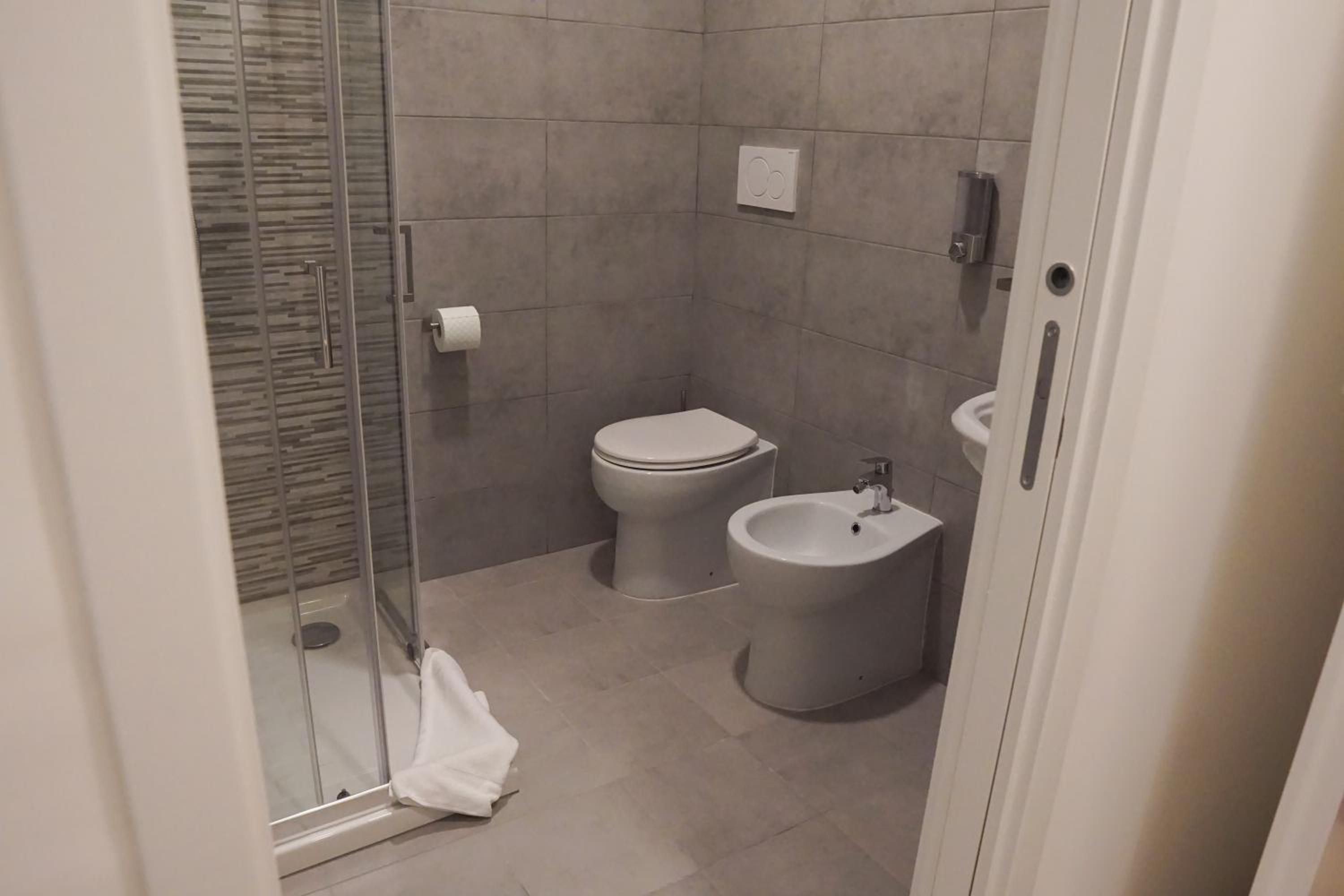 Standard Double Room photo 3