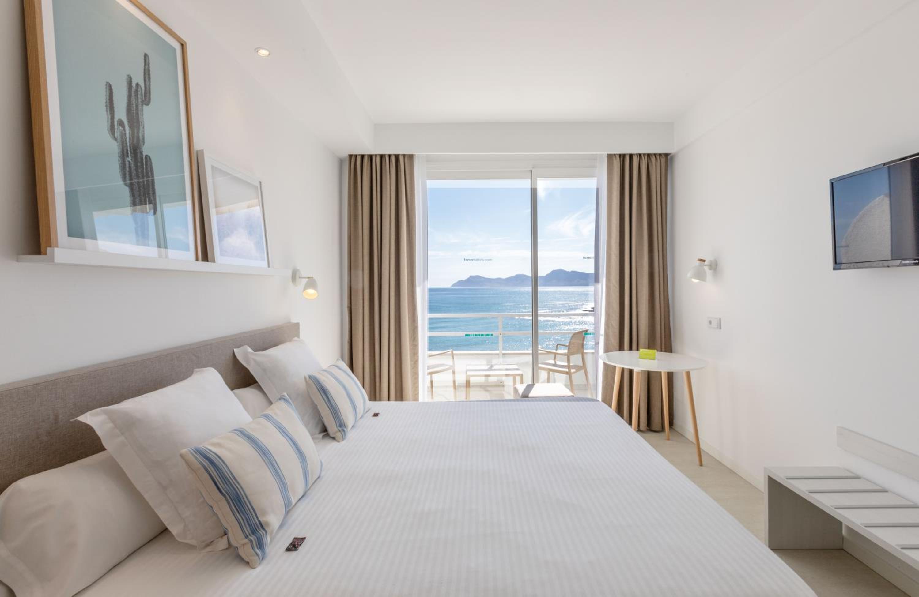 Double Room with Sea View - Photo 1
