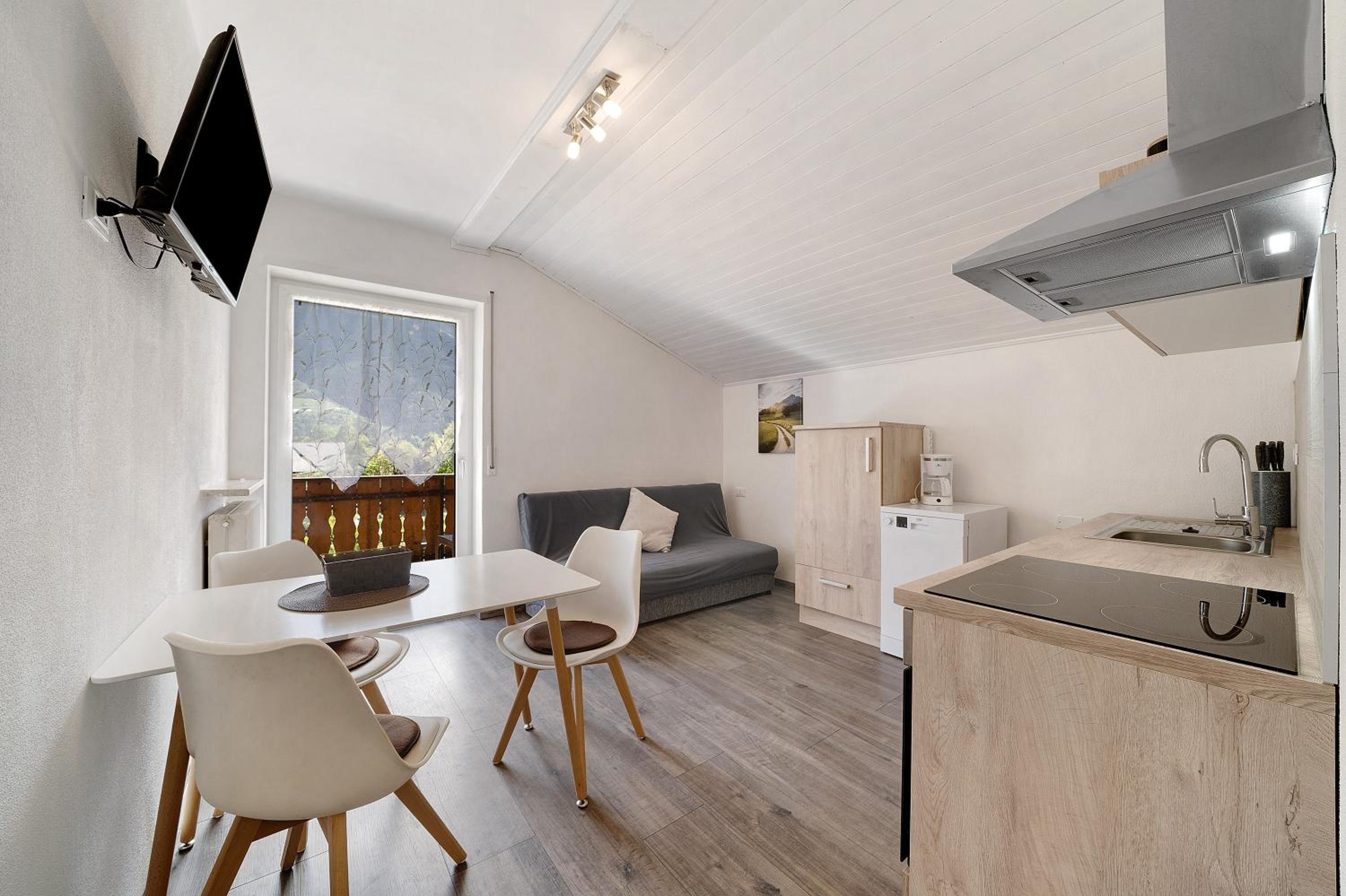 Superior One-Bedroom Apartment With Balcony photo 2