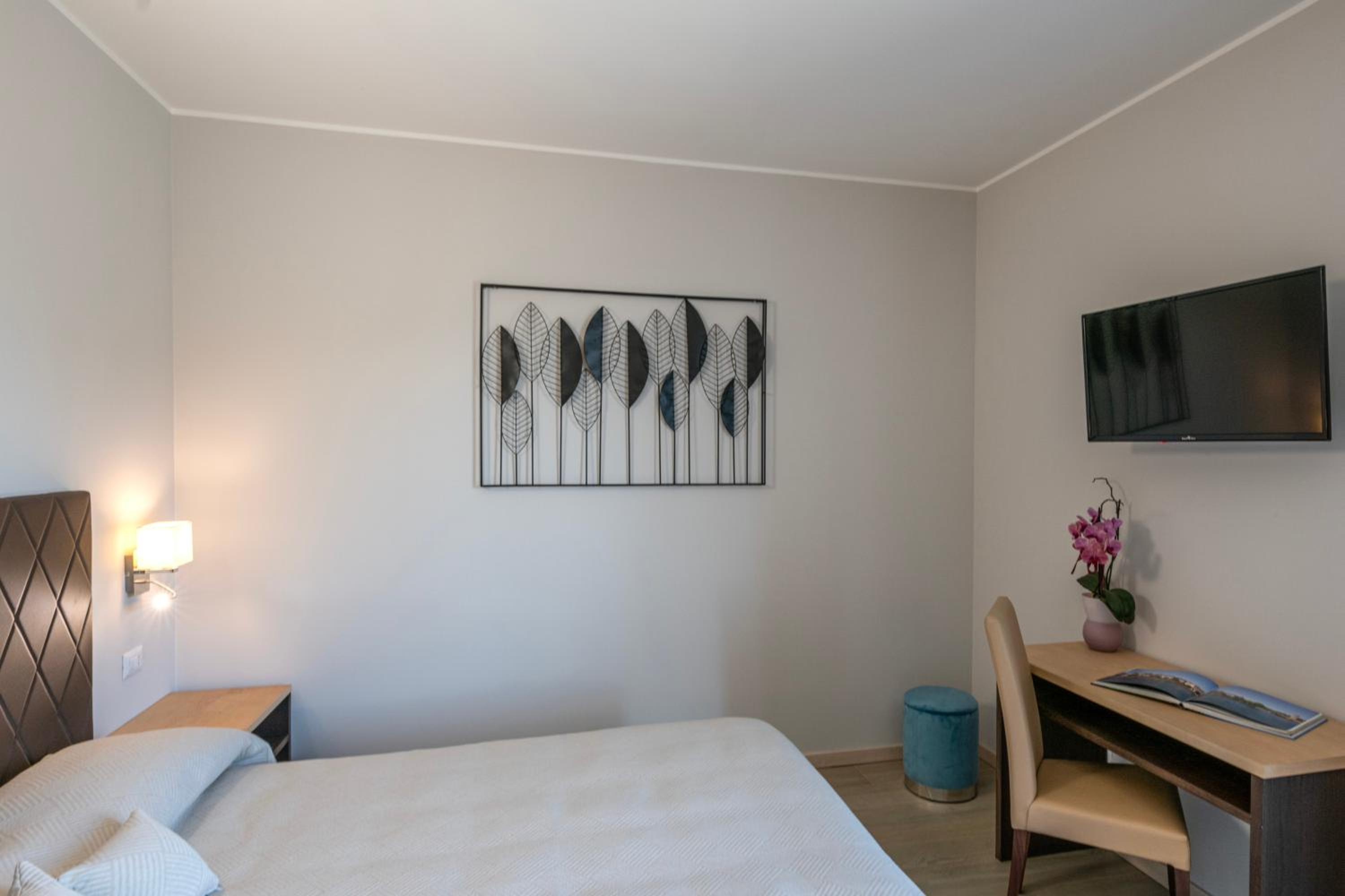 Superior Double or Twin Room with Terrace - Photo 6