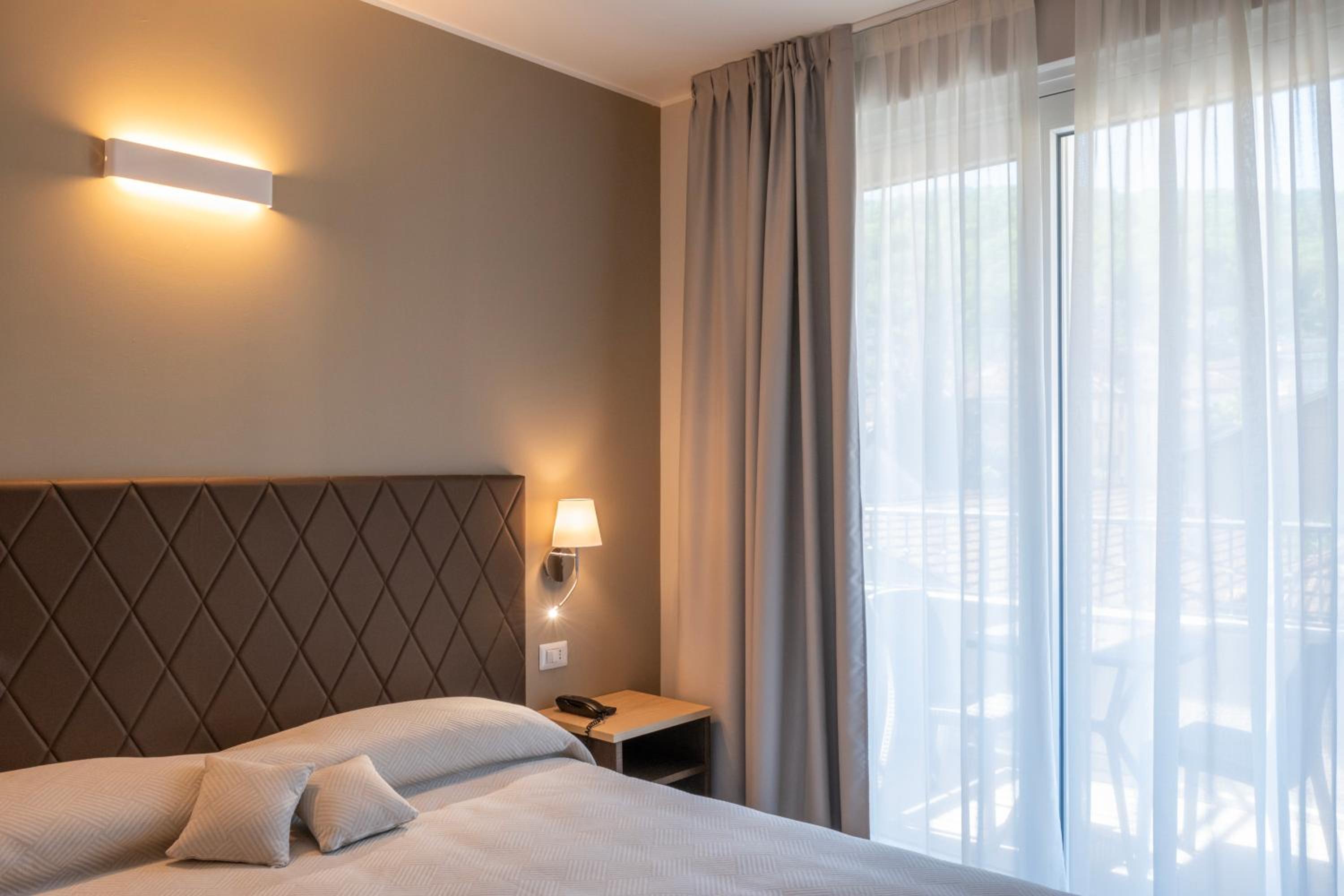 Superior Double or Twin Room with Terrace - Photo 9