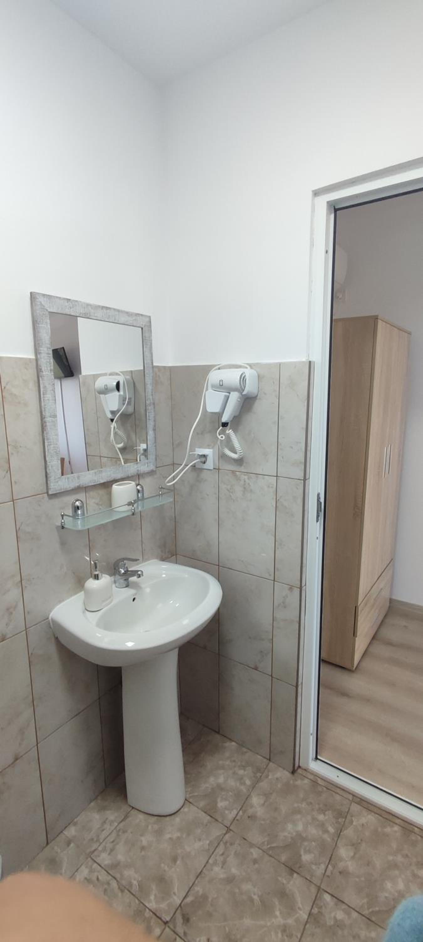 Double Room - Photo 6