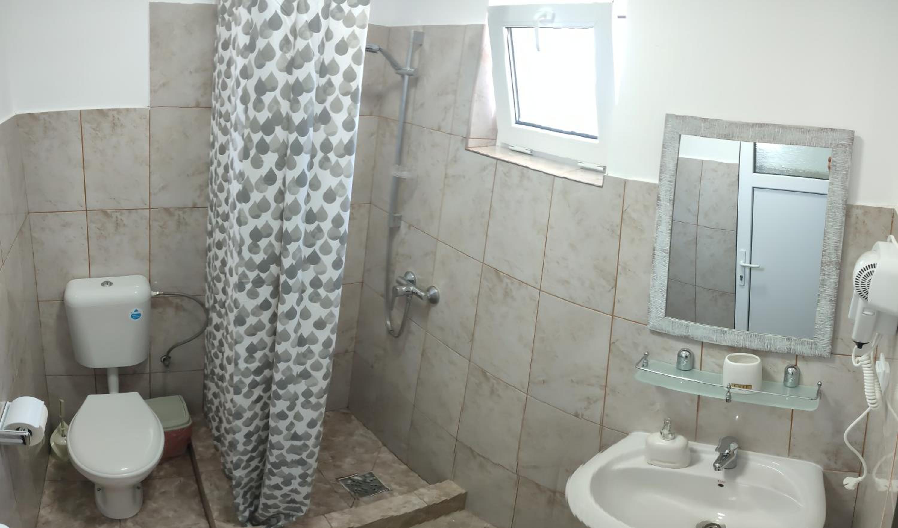 Double Room - Photo 7