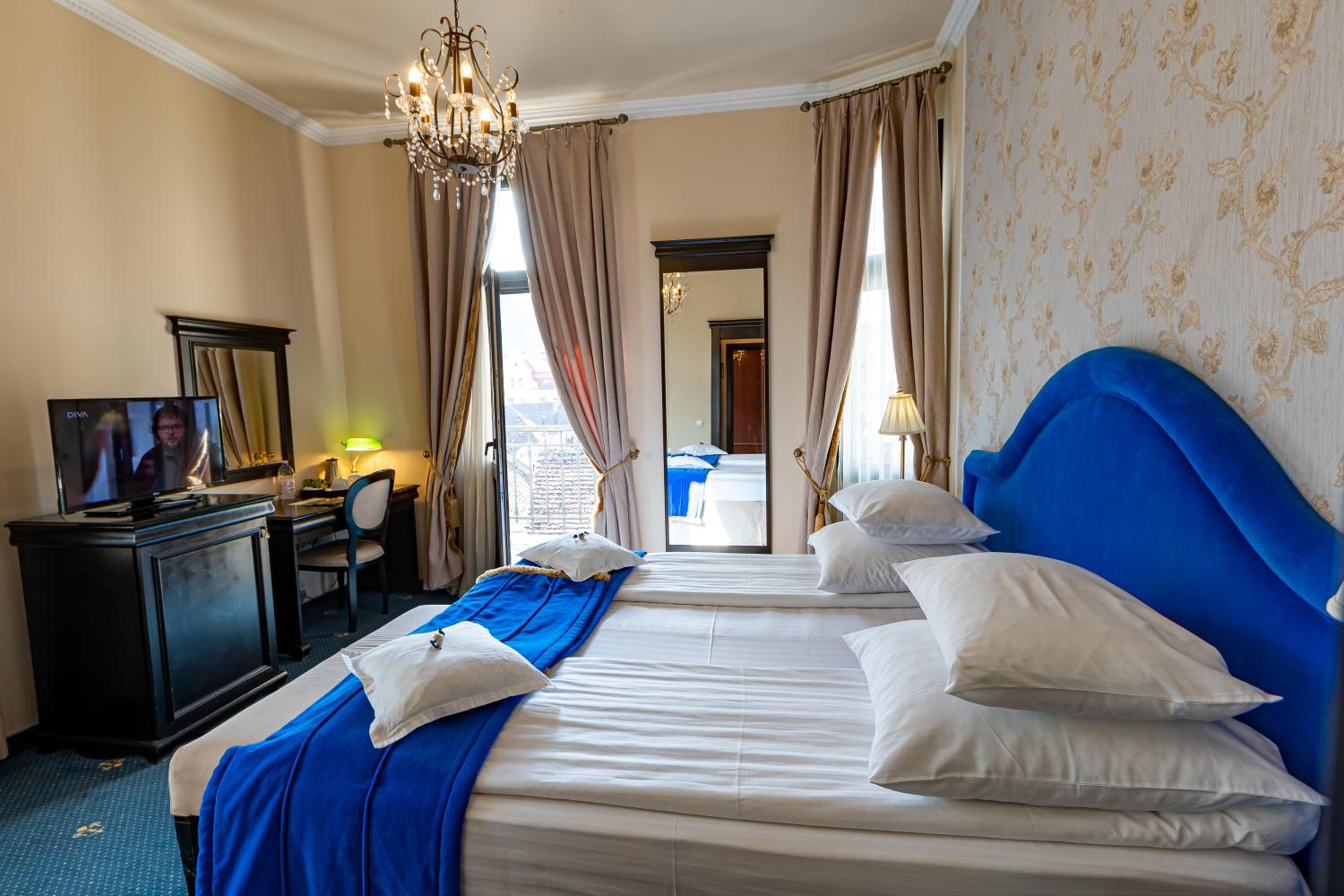 Deluxe Double Room with Balcony photo 3