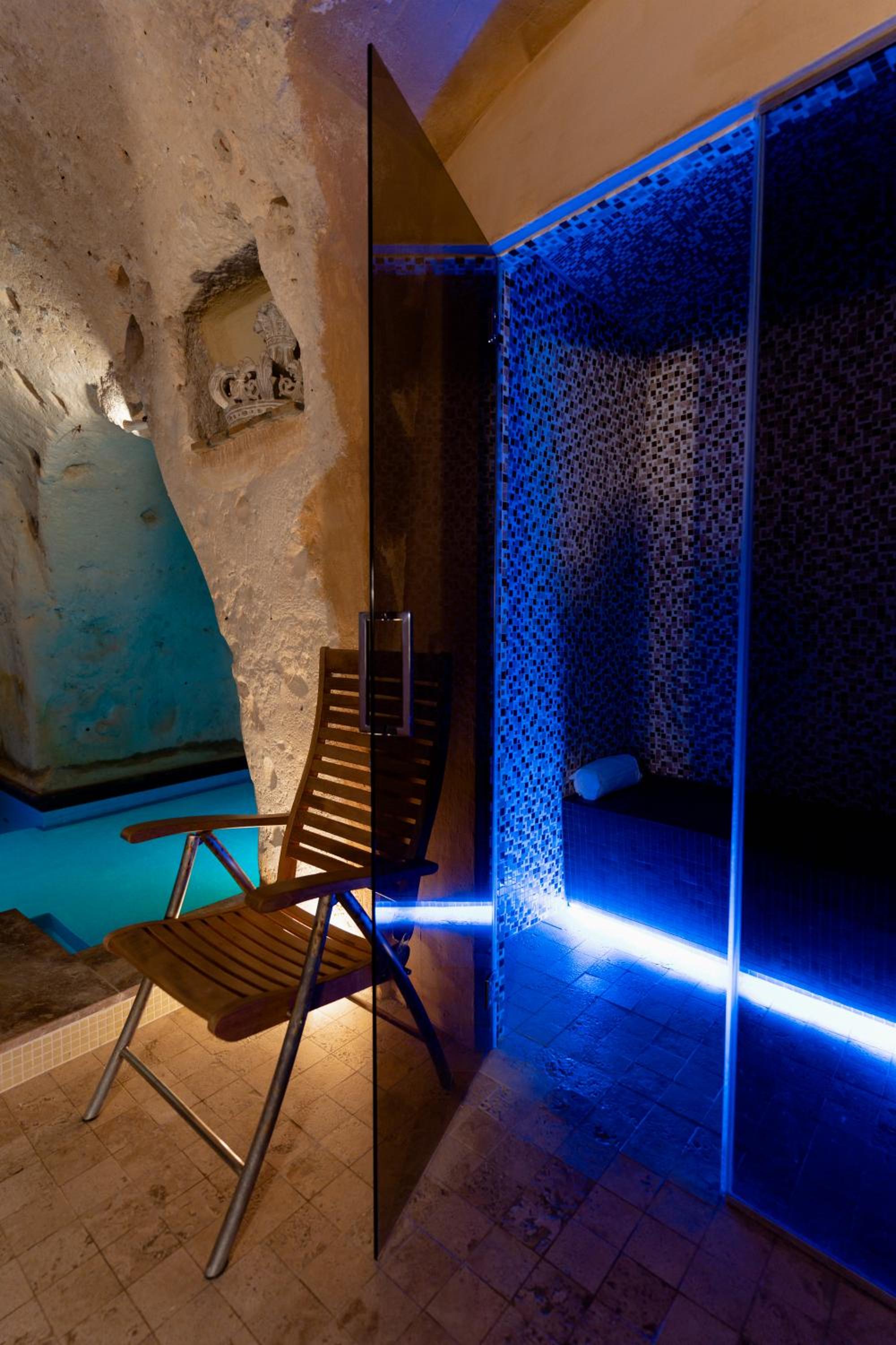 Superior Suite - Split Level with Spa photo 3