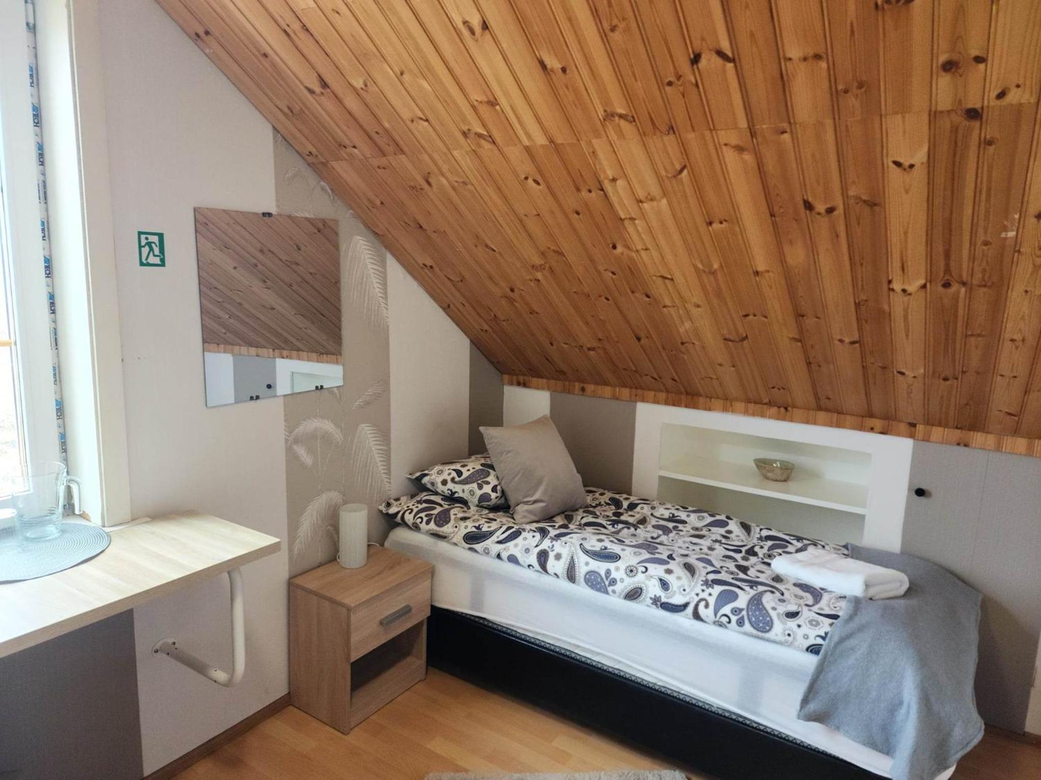 Single Room with Shared Bathroom photo 3