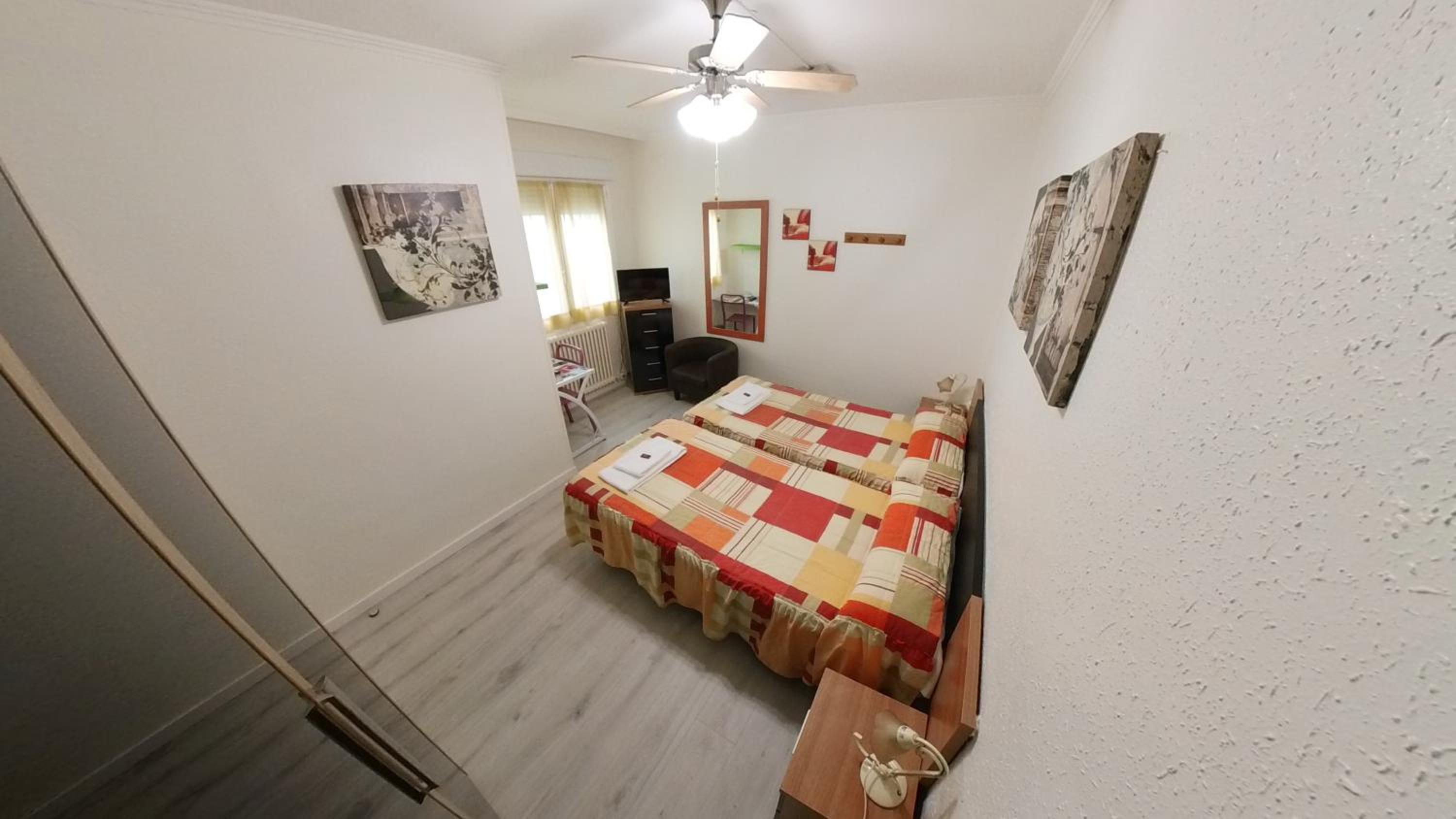 Twin Room with Shared Bathroom photo 3