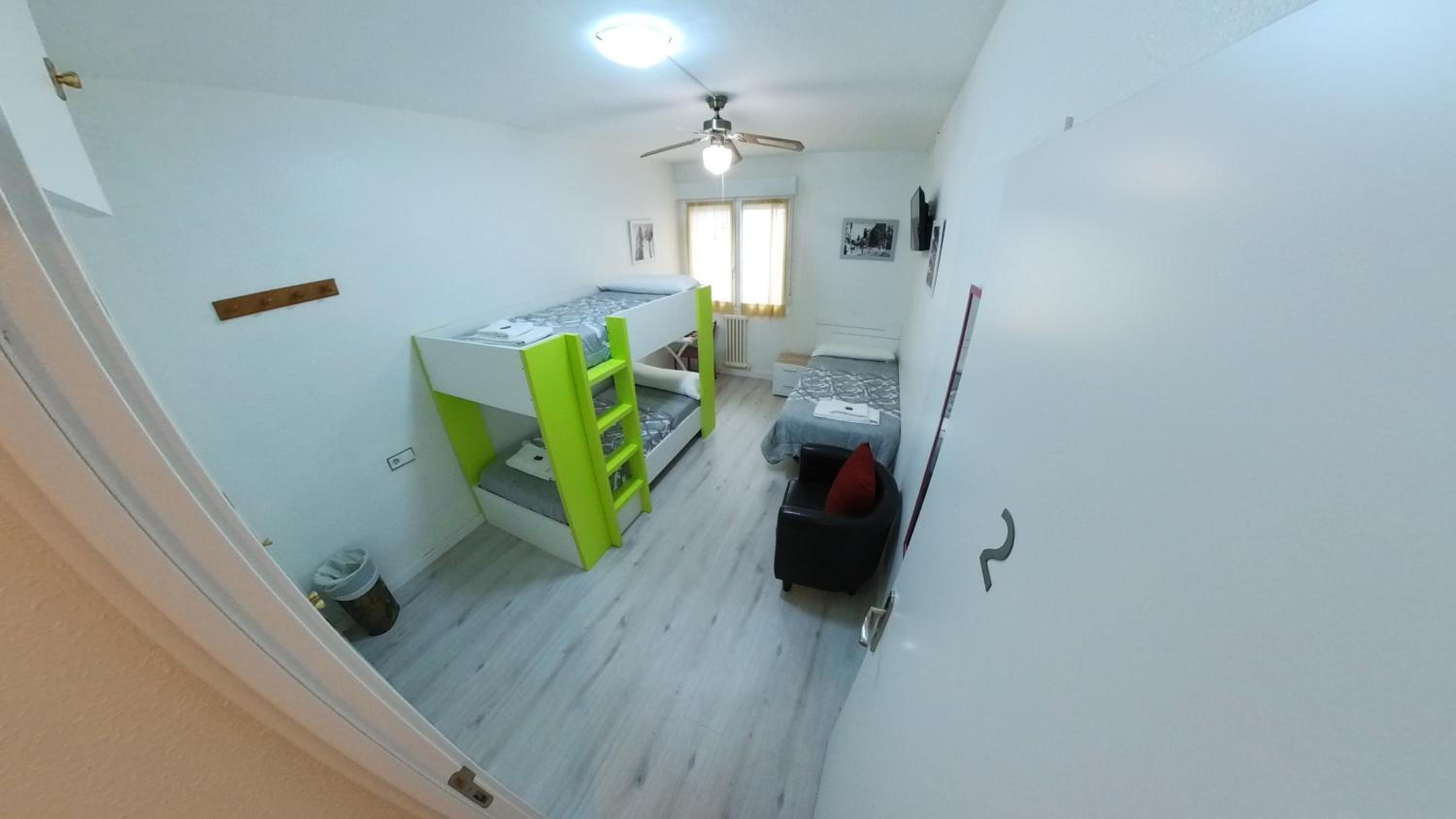 Triple Room with Shared Bathroom photo 2