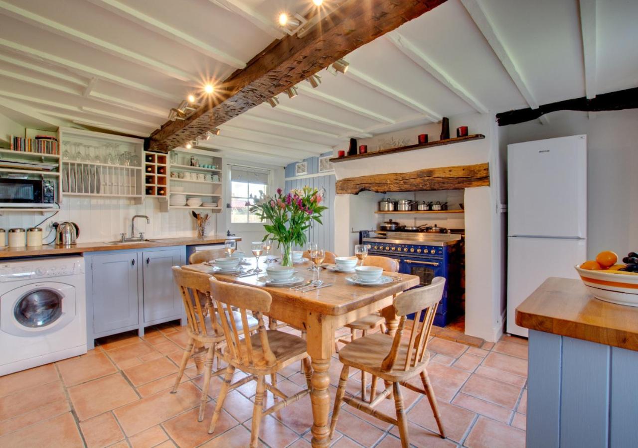 Three-Bedroom House photo 3