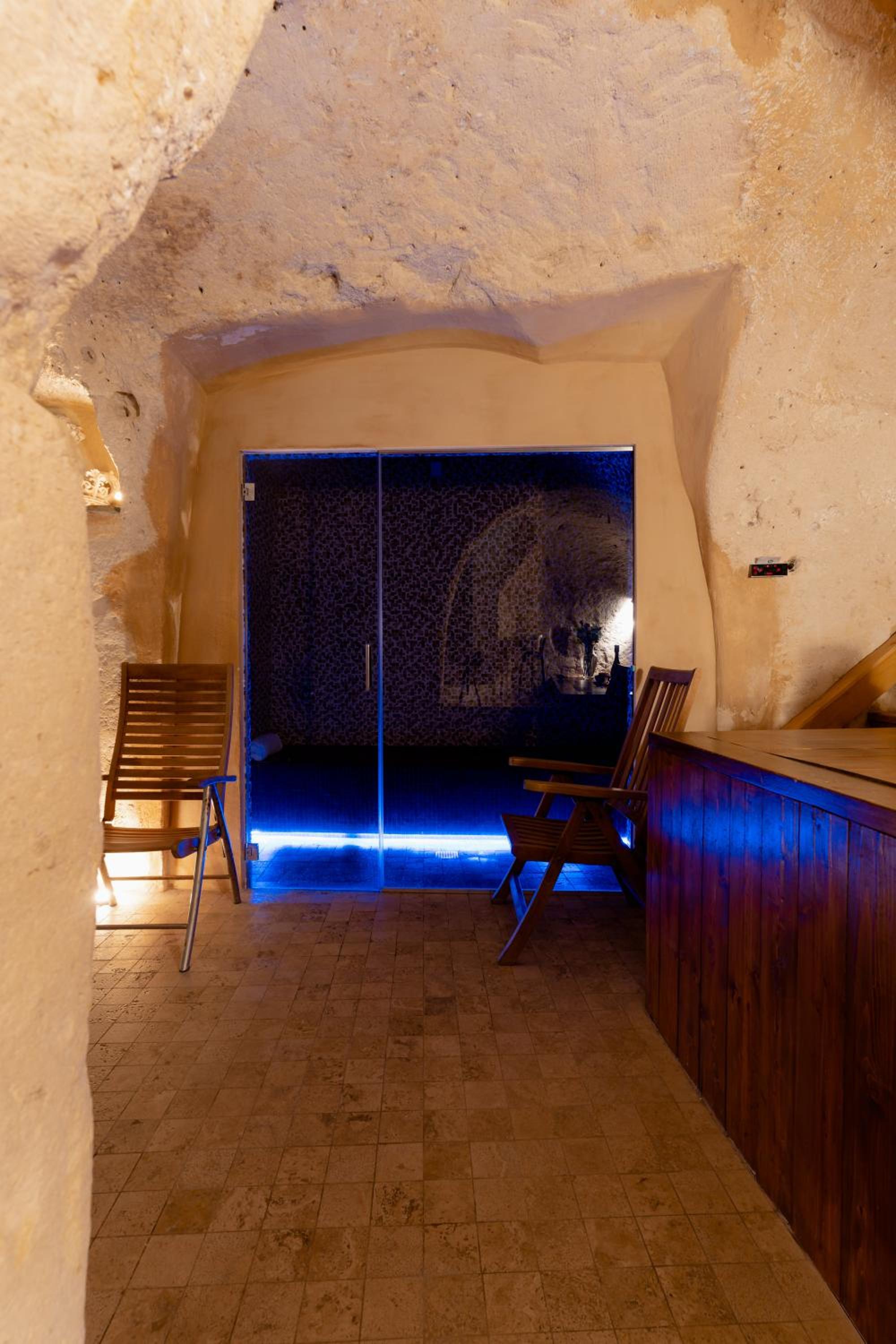 Superior Suite - Split Level with Spa photo 2