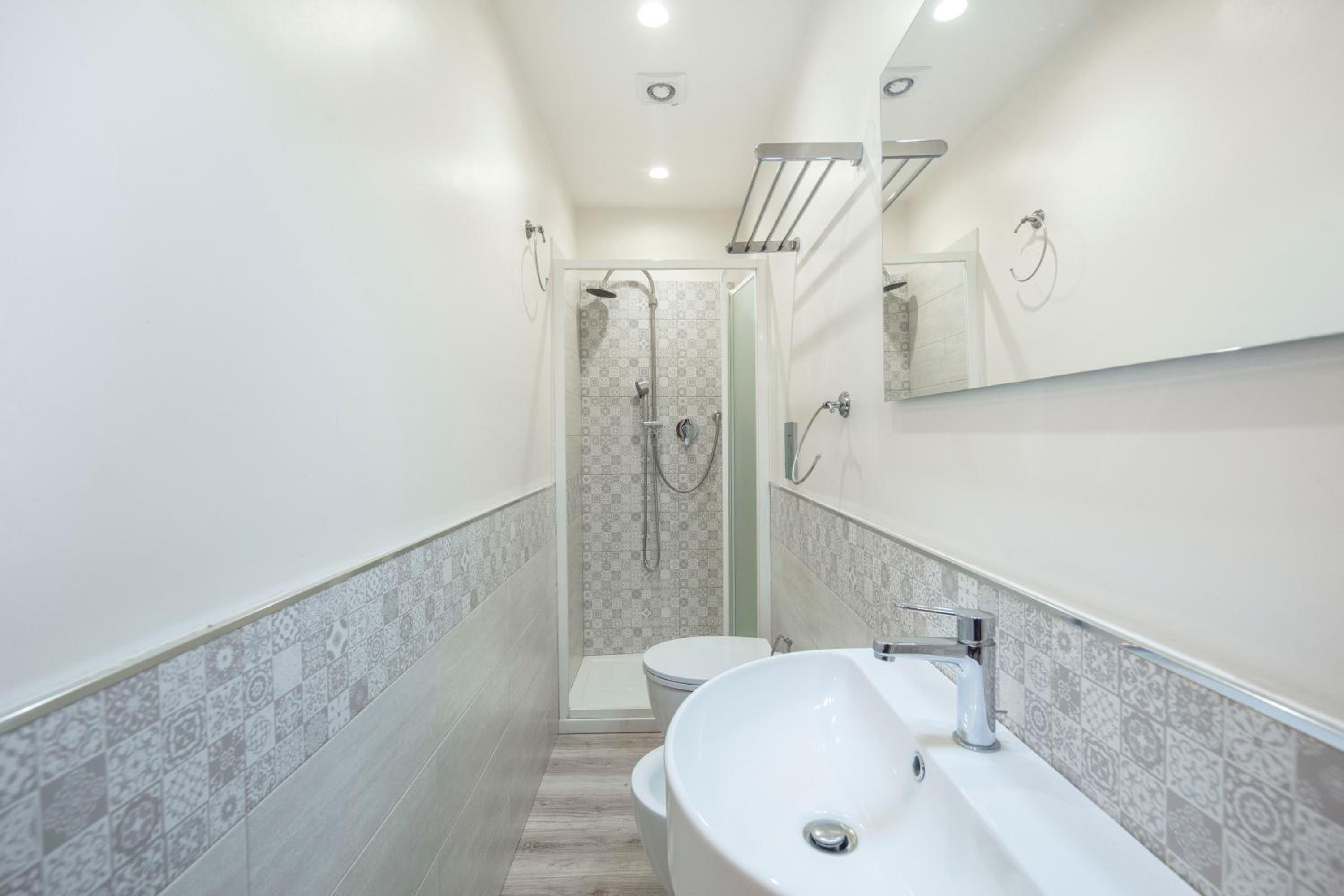 Double Room with Balcony - Photo 3