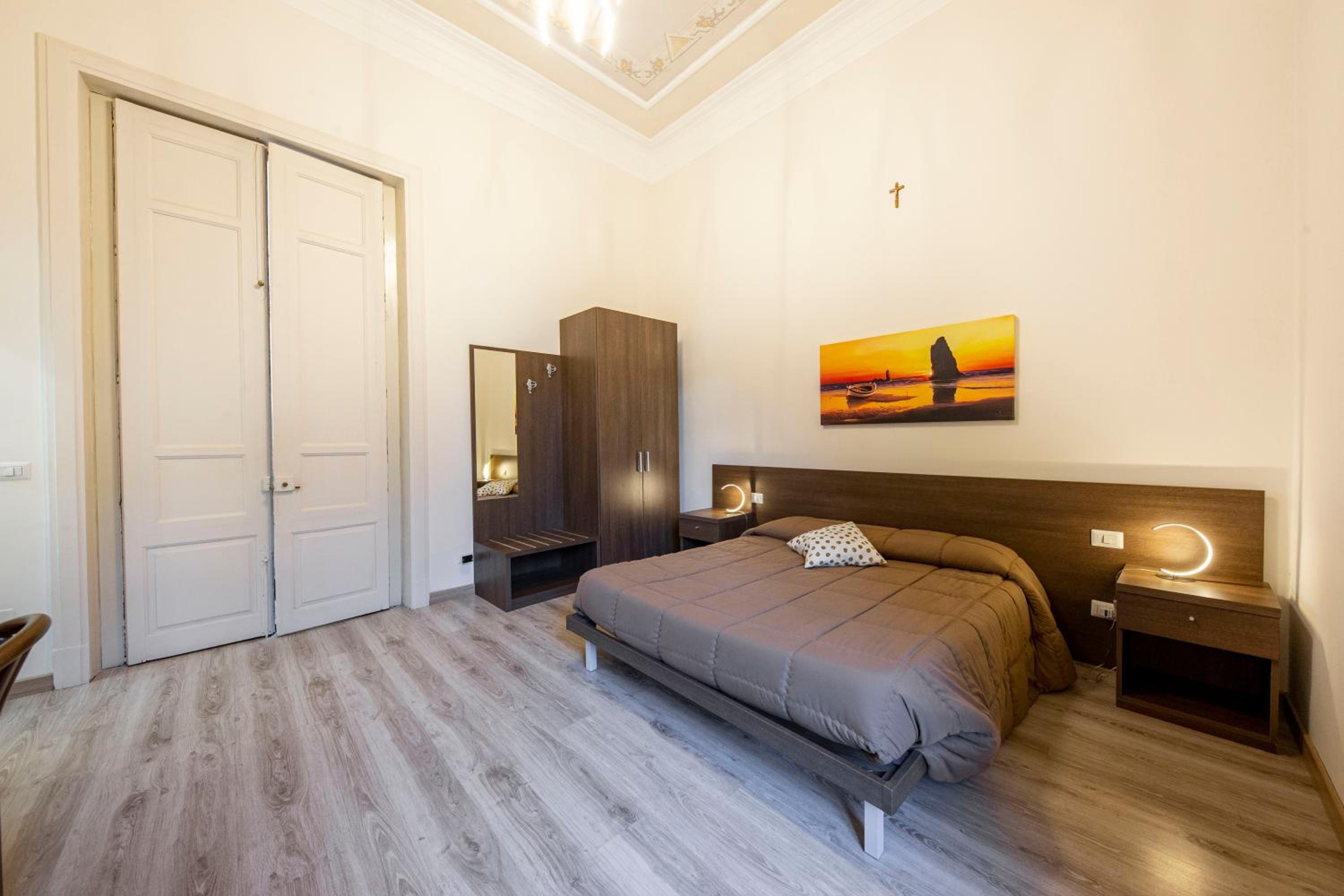Double Room with Balcony - Photo 9