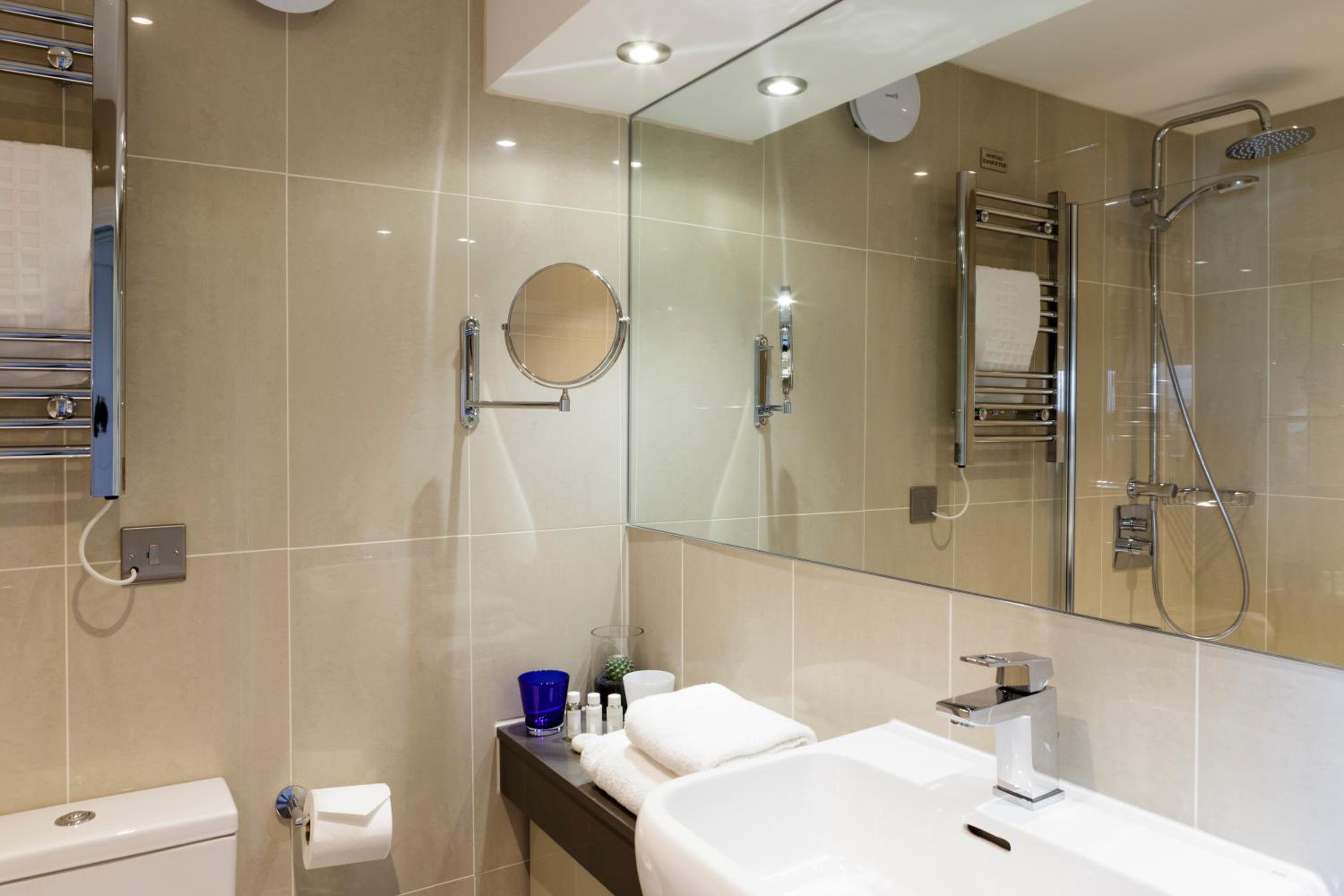 Double or Twin Room - Photo 4